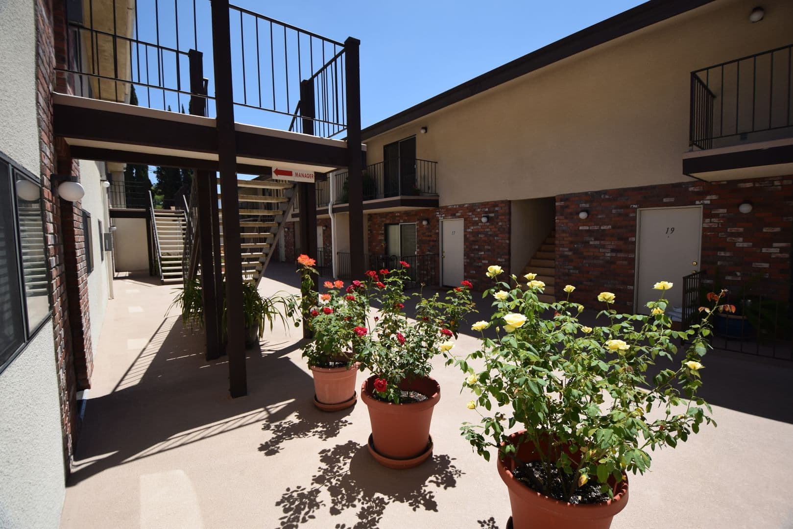 Granada Hills Apartment: 17122 Chatsworth Street