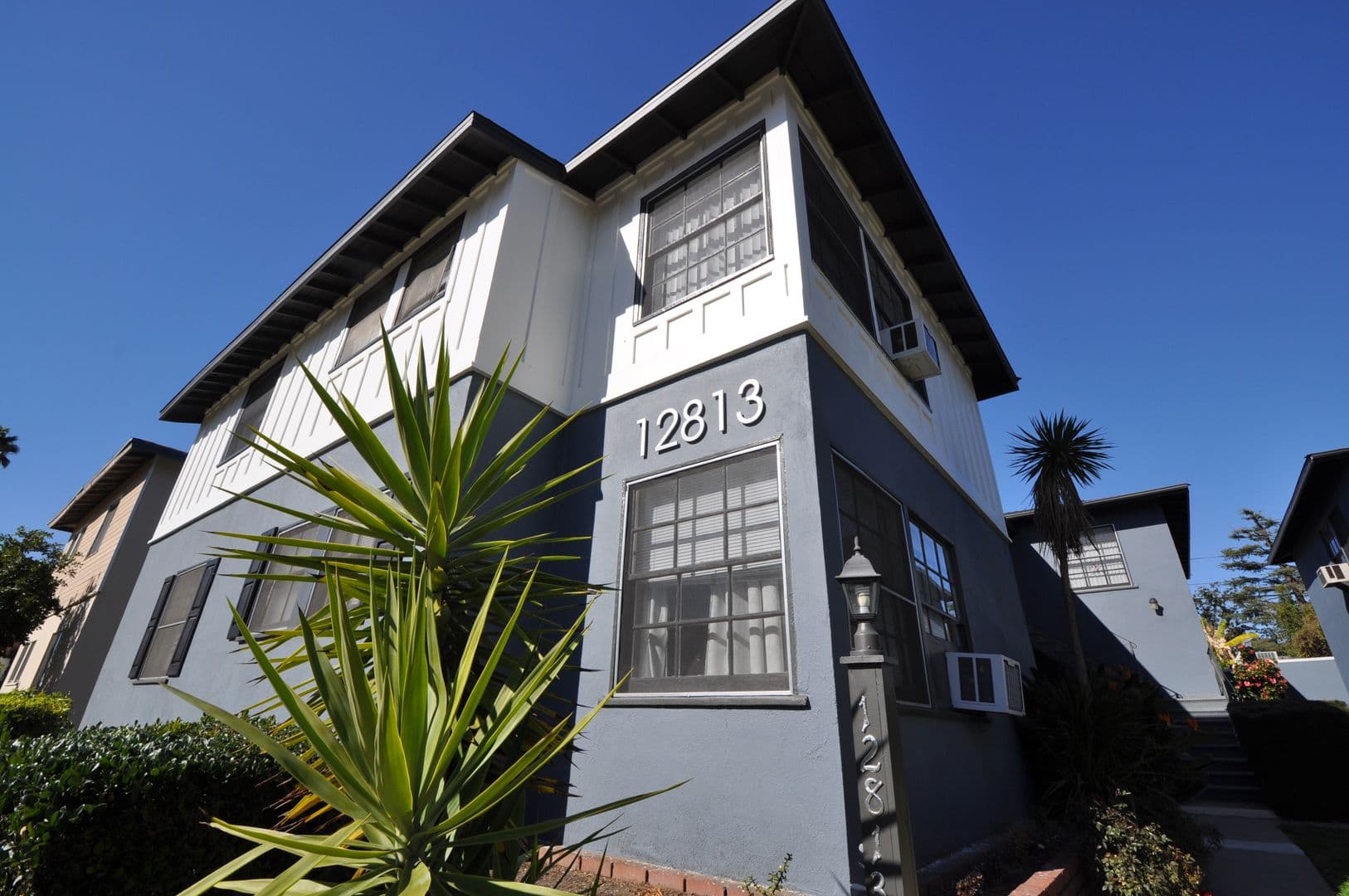 Valley Village Apartment: 12807-13 Burbank Blvd