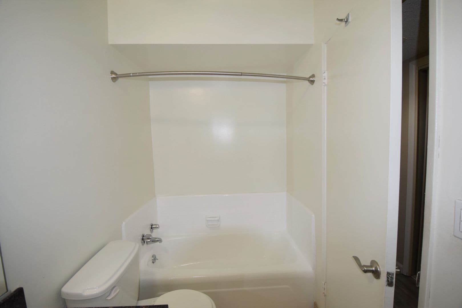 North Hollywood Apartment: 11310 Camarillo Street