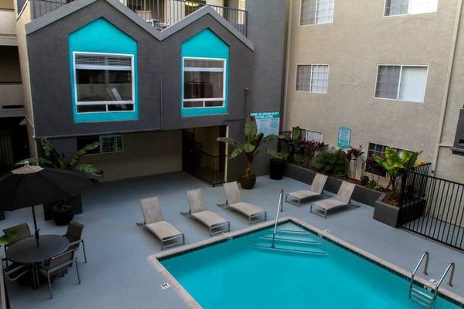 North Hollywood Apartment: 11030 Hartsook Street