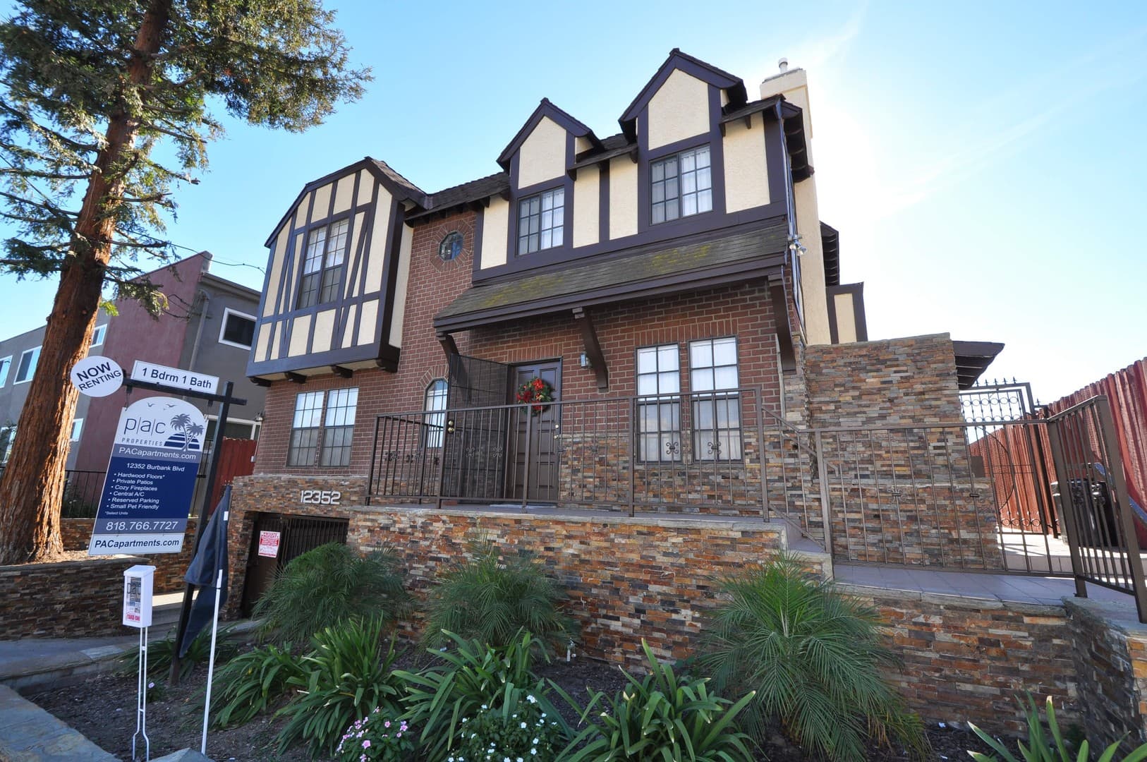 Valley Village Apartment: 12352 Burbank Blvd