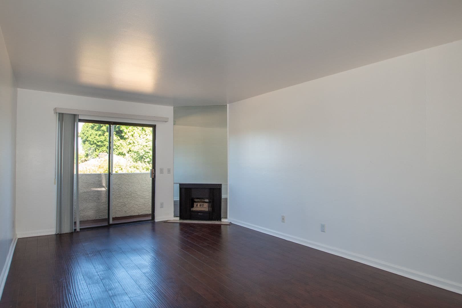 Valley Village Apartment: 12352 Burbank Blvd