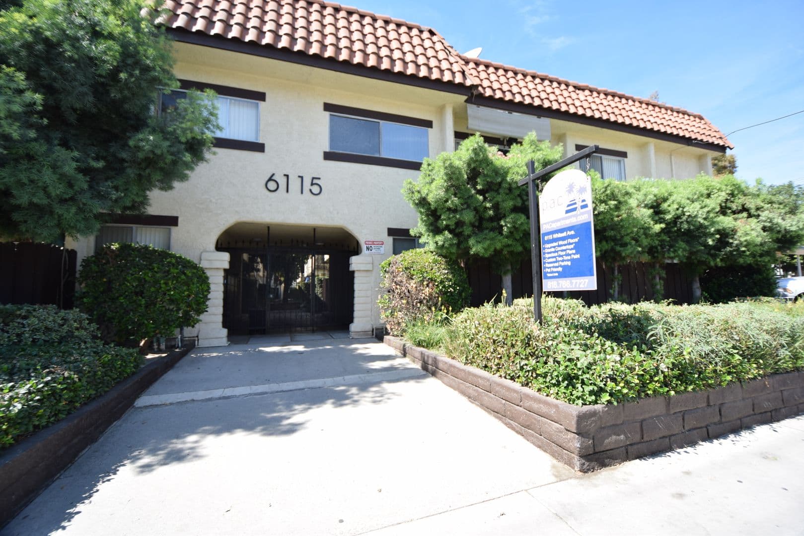 North Hollywood Apartment: 6115 Whitsett Avenue