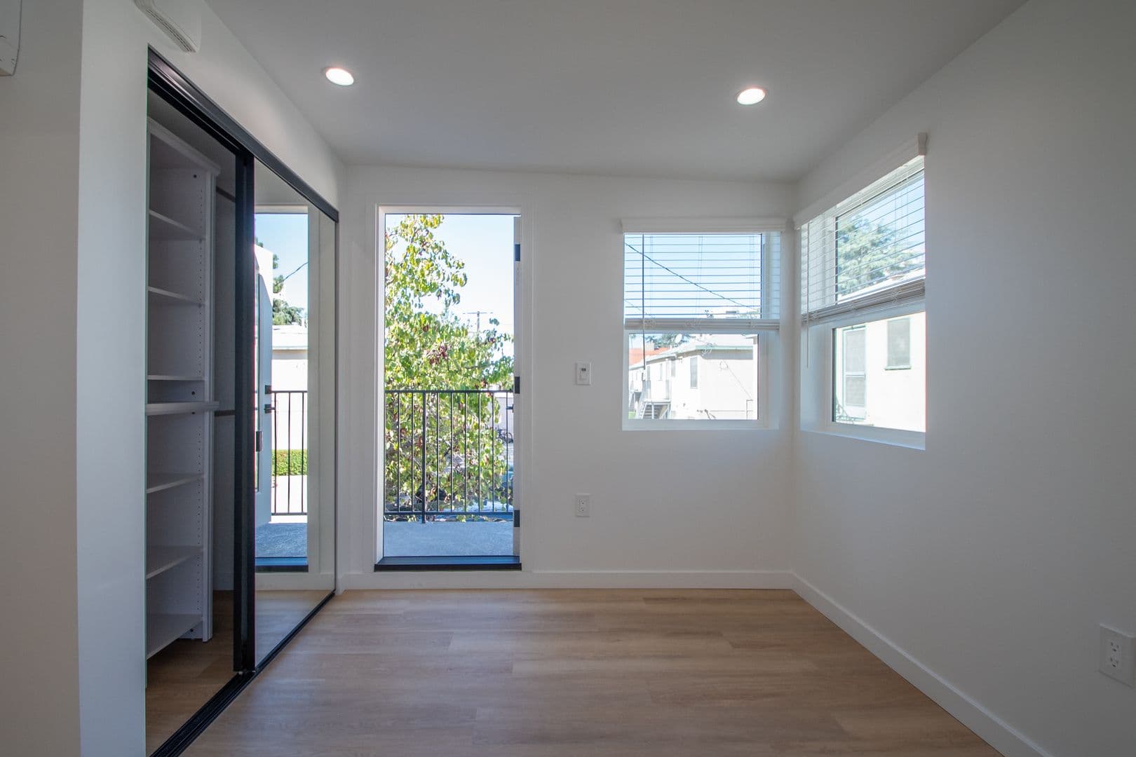 Los Angeles Apartment: 4224 Los Feliz Boulevard