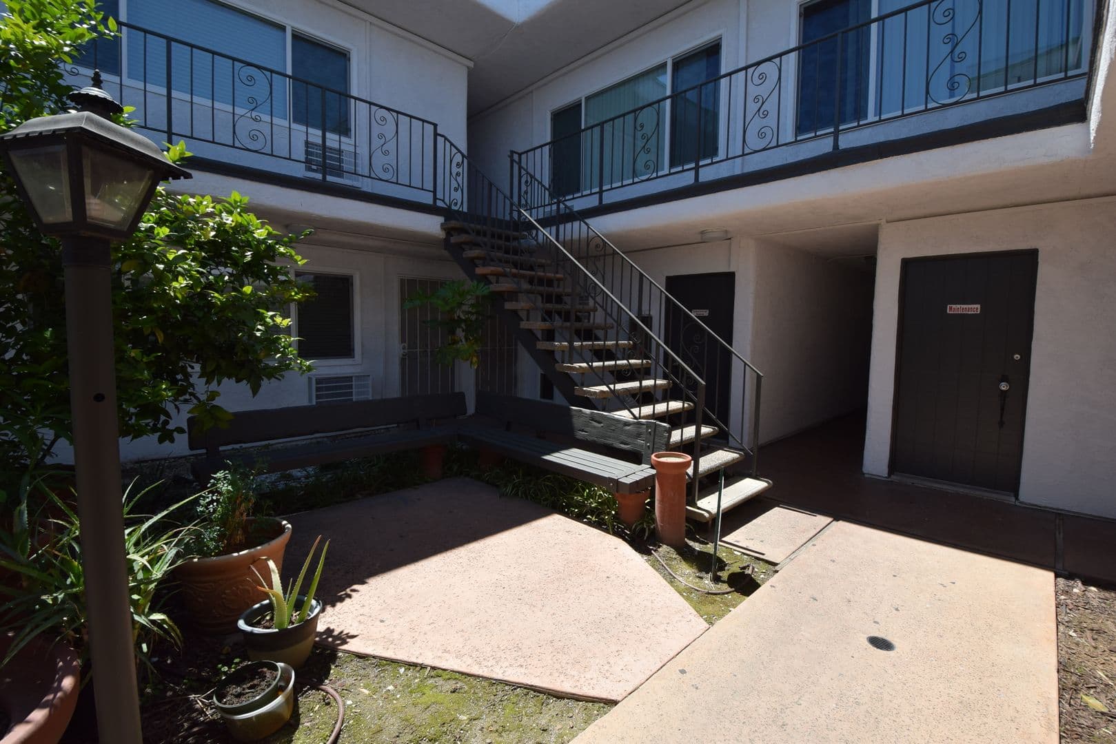 Van Nuys Apartment: 14142 Victory Boulevard
