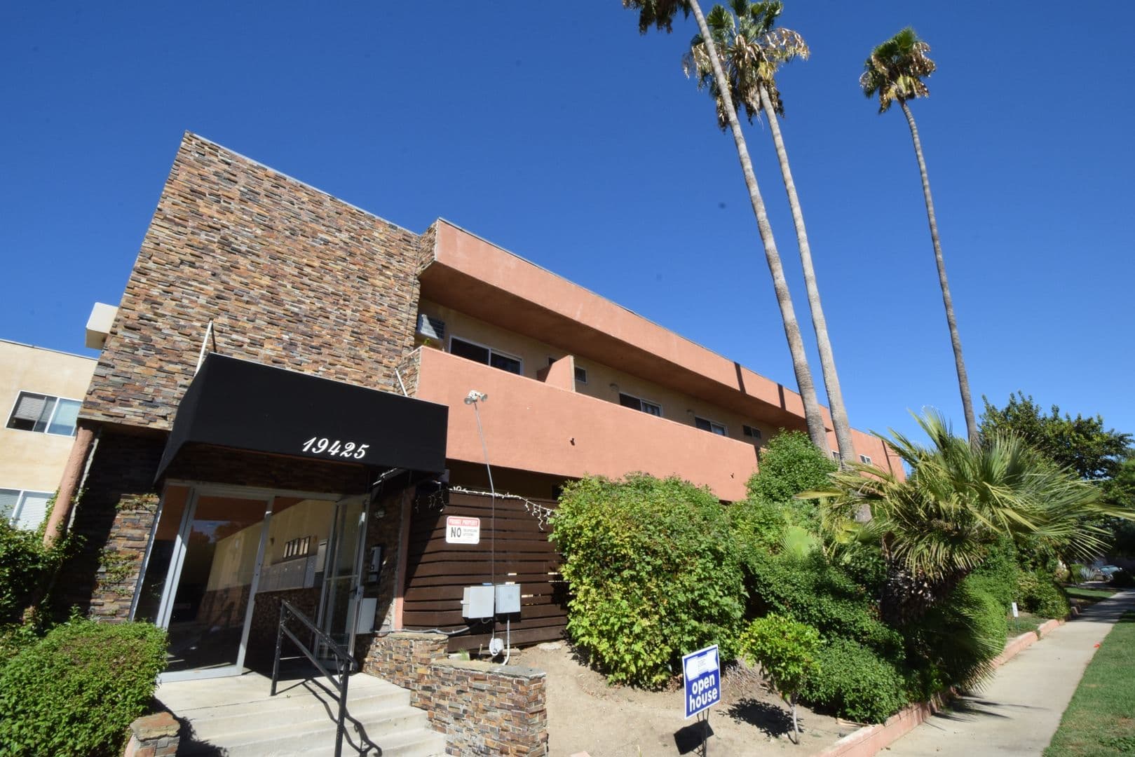 Reseda Apartment: 19425 Haynes Street