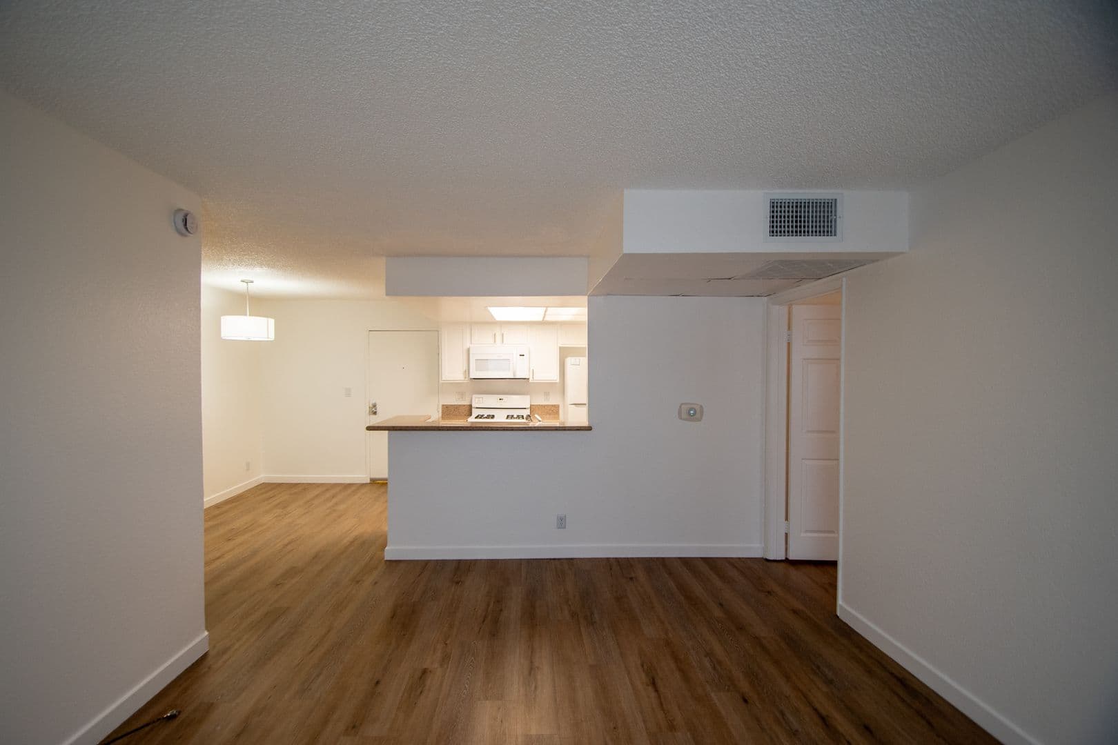 North Hollywood Apartment: 11416 Albers Street