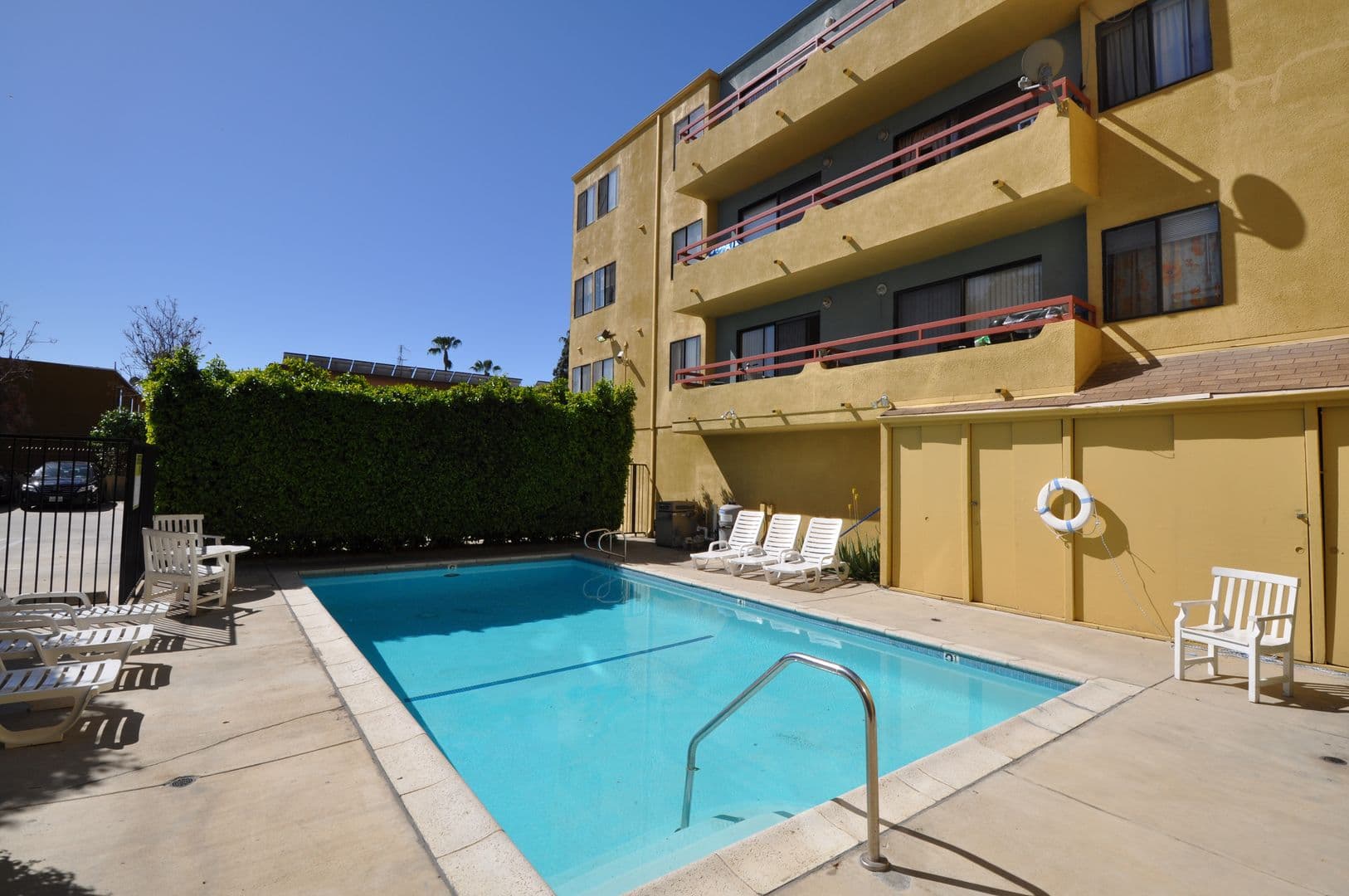 North Hollywood Apartment: 11760 Hamlin Street