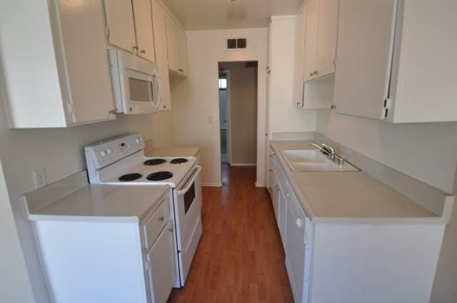 North Hollywood Apartment: 12241 Burbank Boulevard