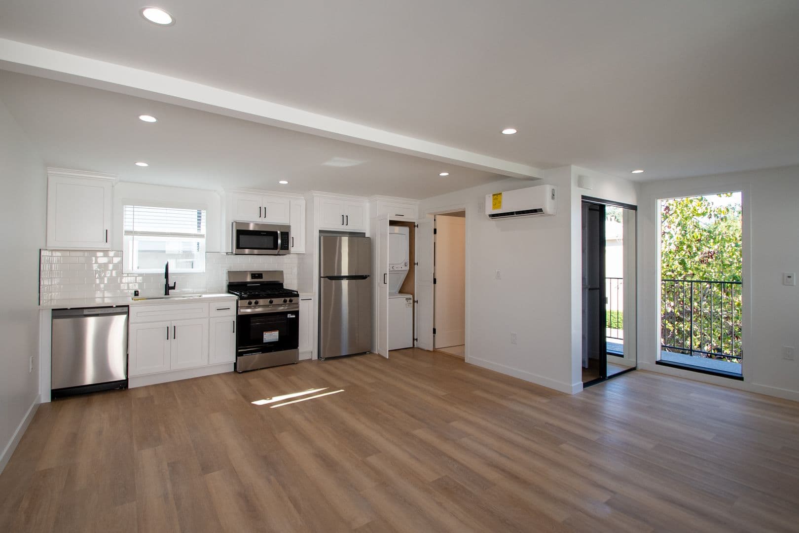 Los Angeles Apartment: 4224 Los Feliz Boulevard