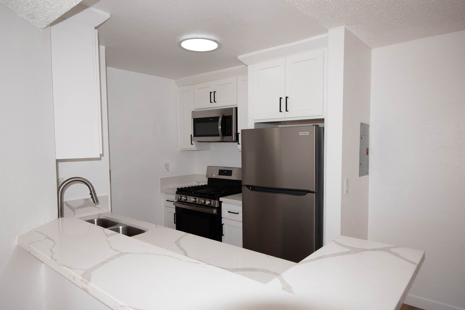 Canoga Park Apartment: 21350 Parthenia Street