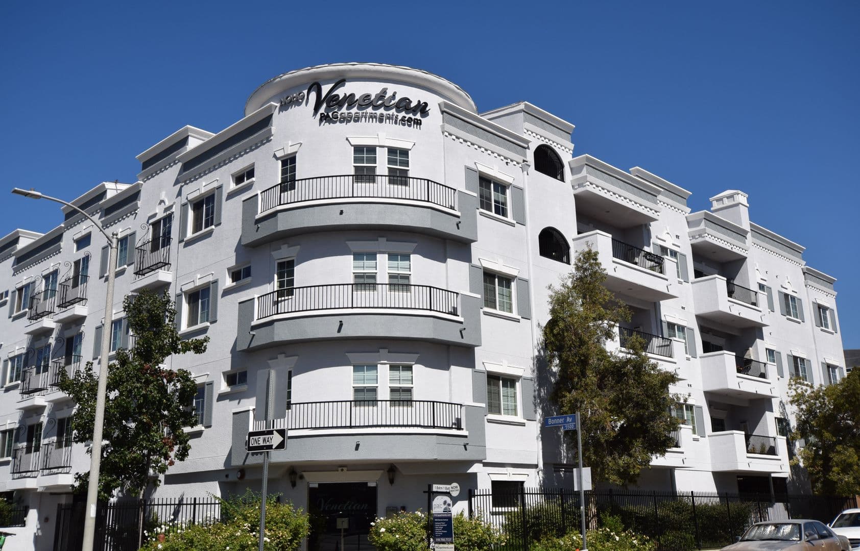 North Hollywood Apartment: 5500 Bonner Avenue