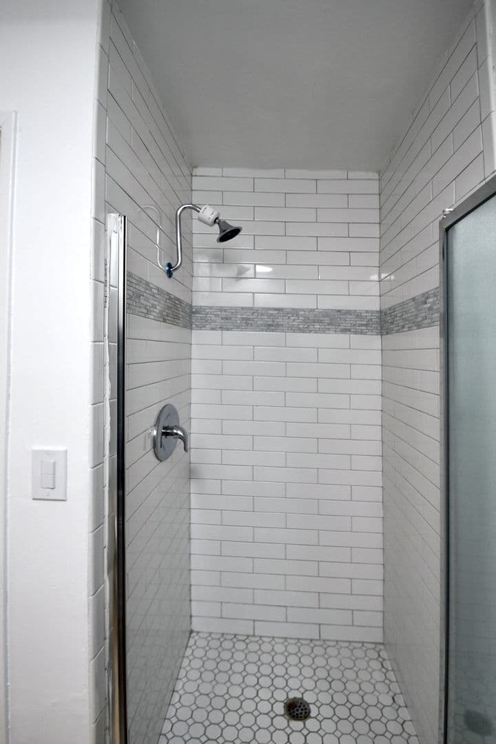 North Hollywood Apartment: 11310 Camarillo Street