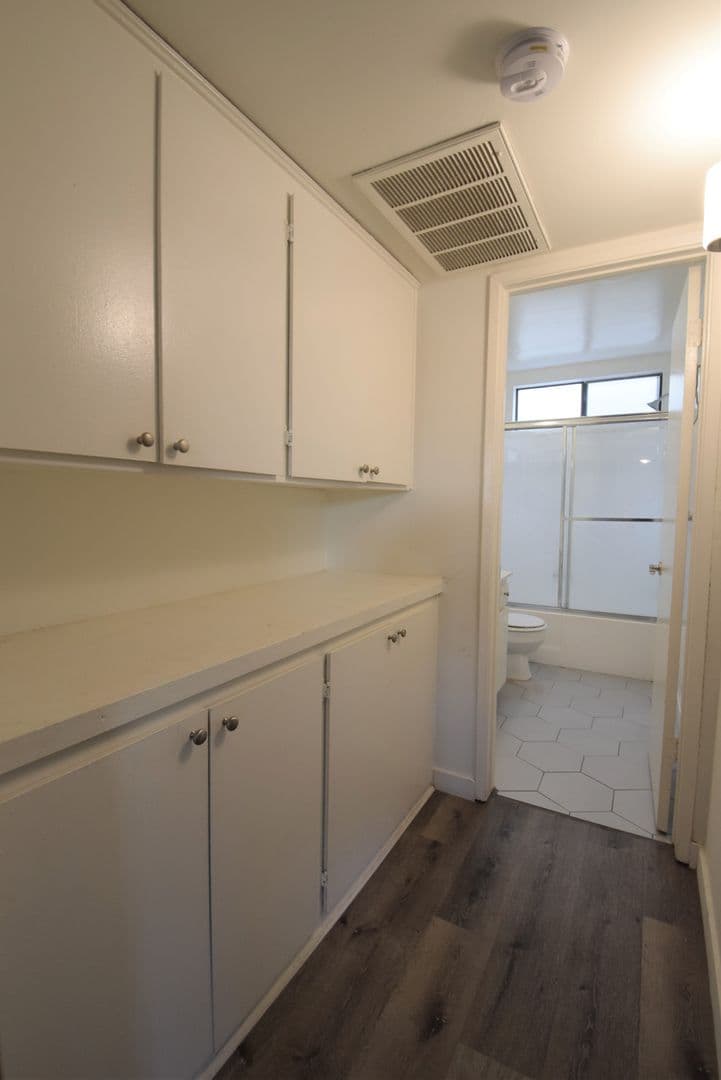 Sherman Oaks Apartment: 15128-44 Burbank Boulevard