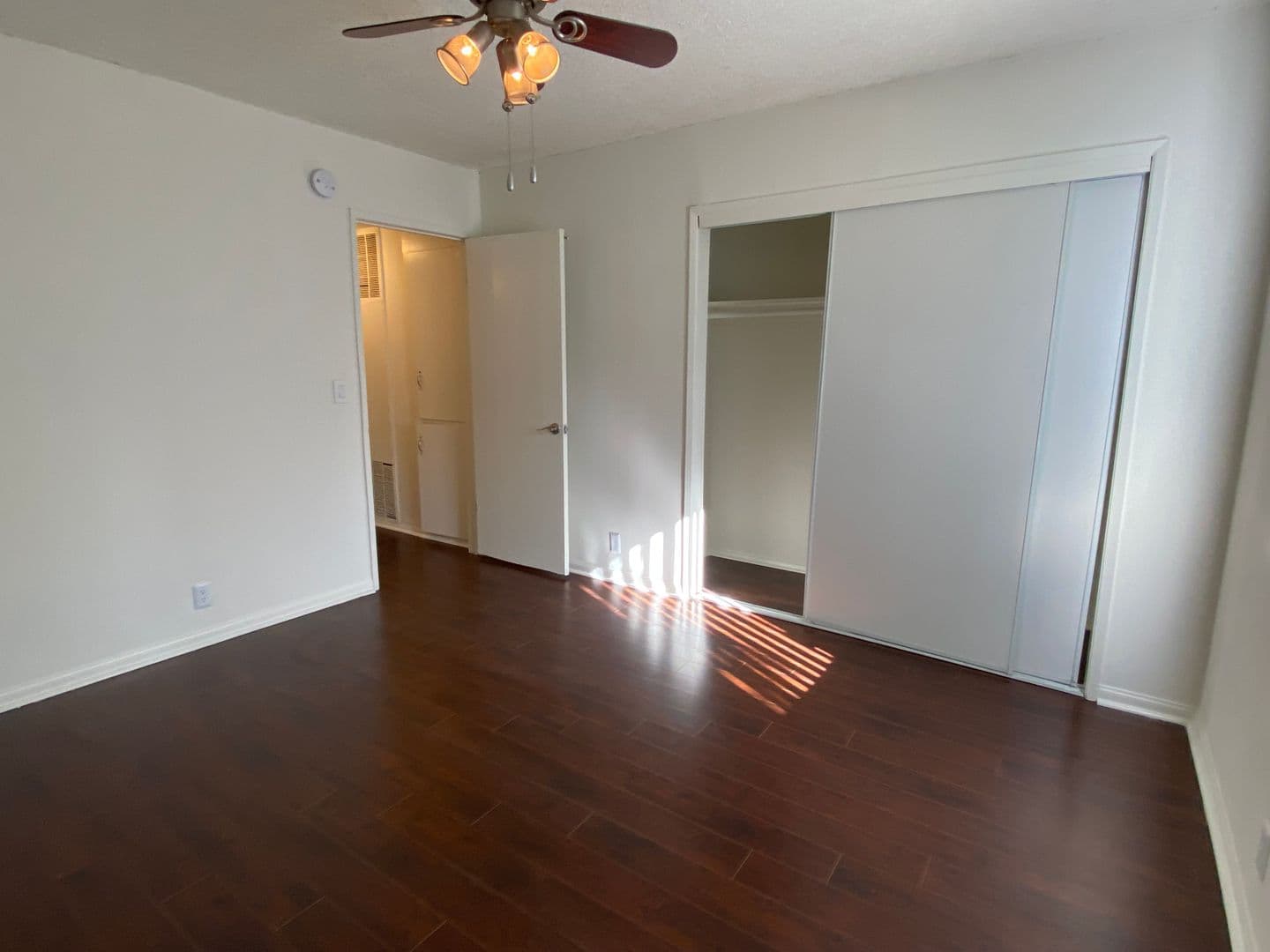 North Hollywood Apartment: 10745 Hortense Avenue