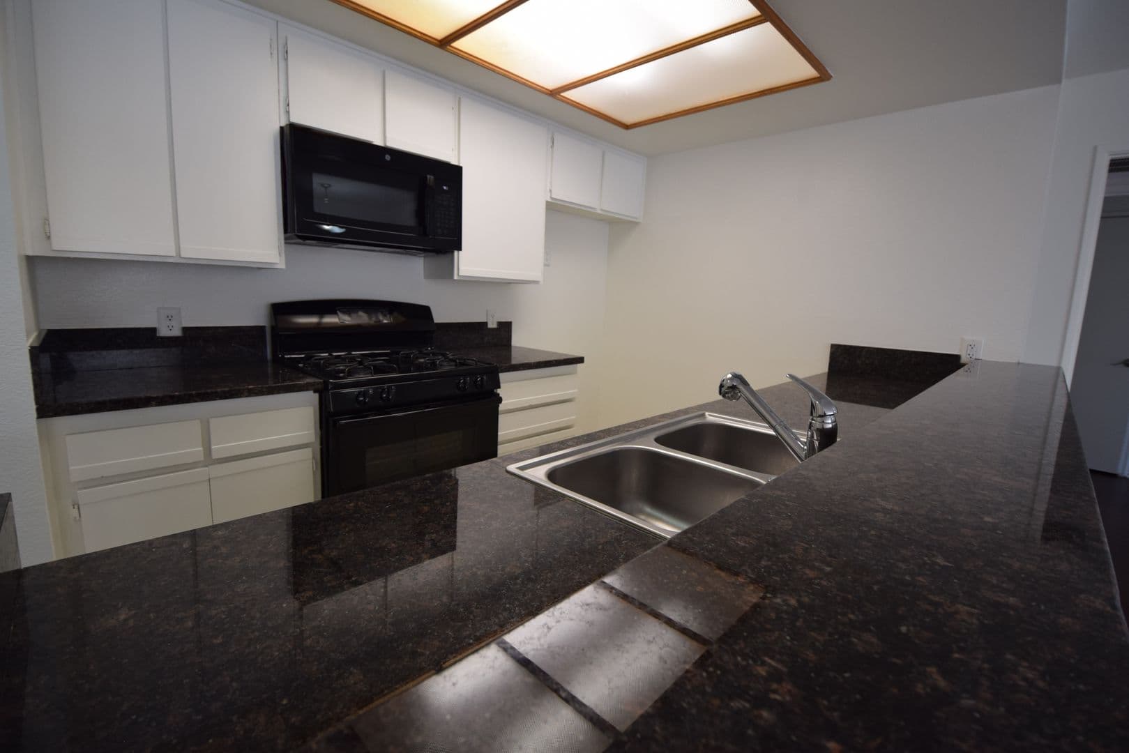 Studio City Apartment: 3960 Carpenter Avenue
