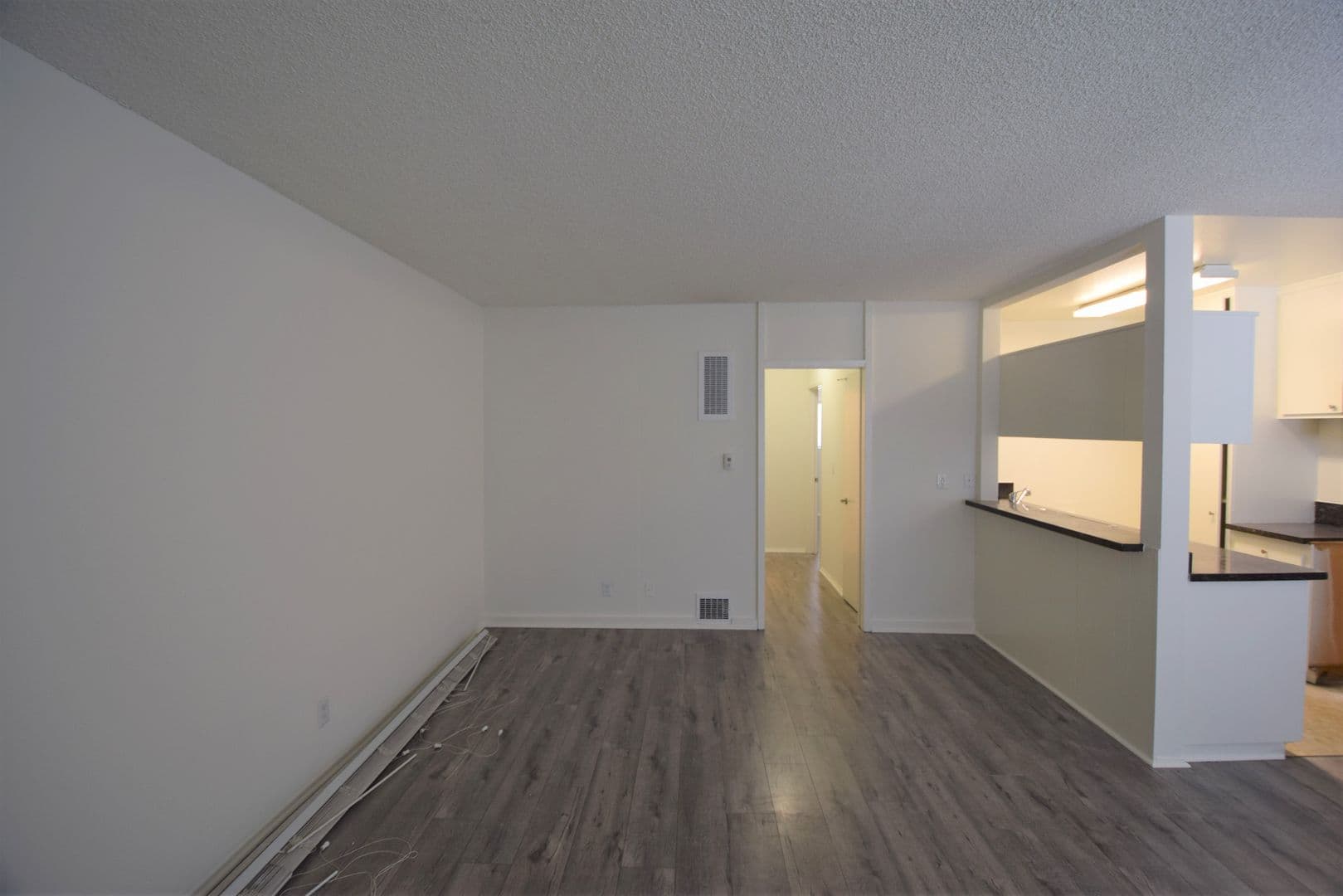 Van Nuys Apartment: 14142 Victory Boulevard