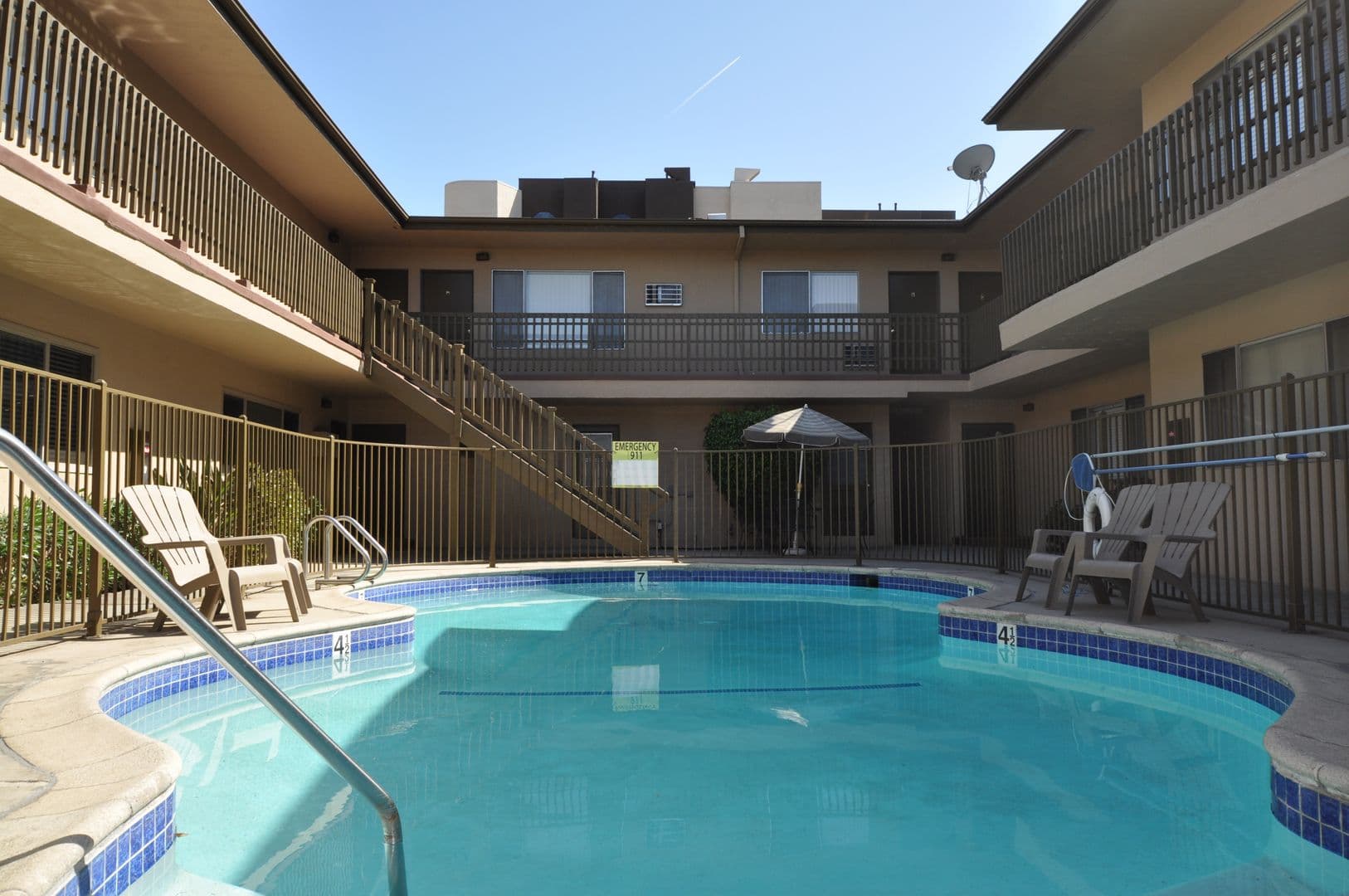 North Hollywood Apartment: 5255 Blakeslee Avenue