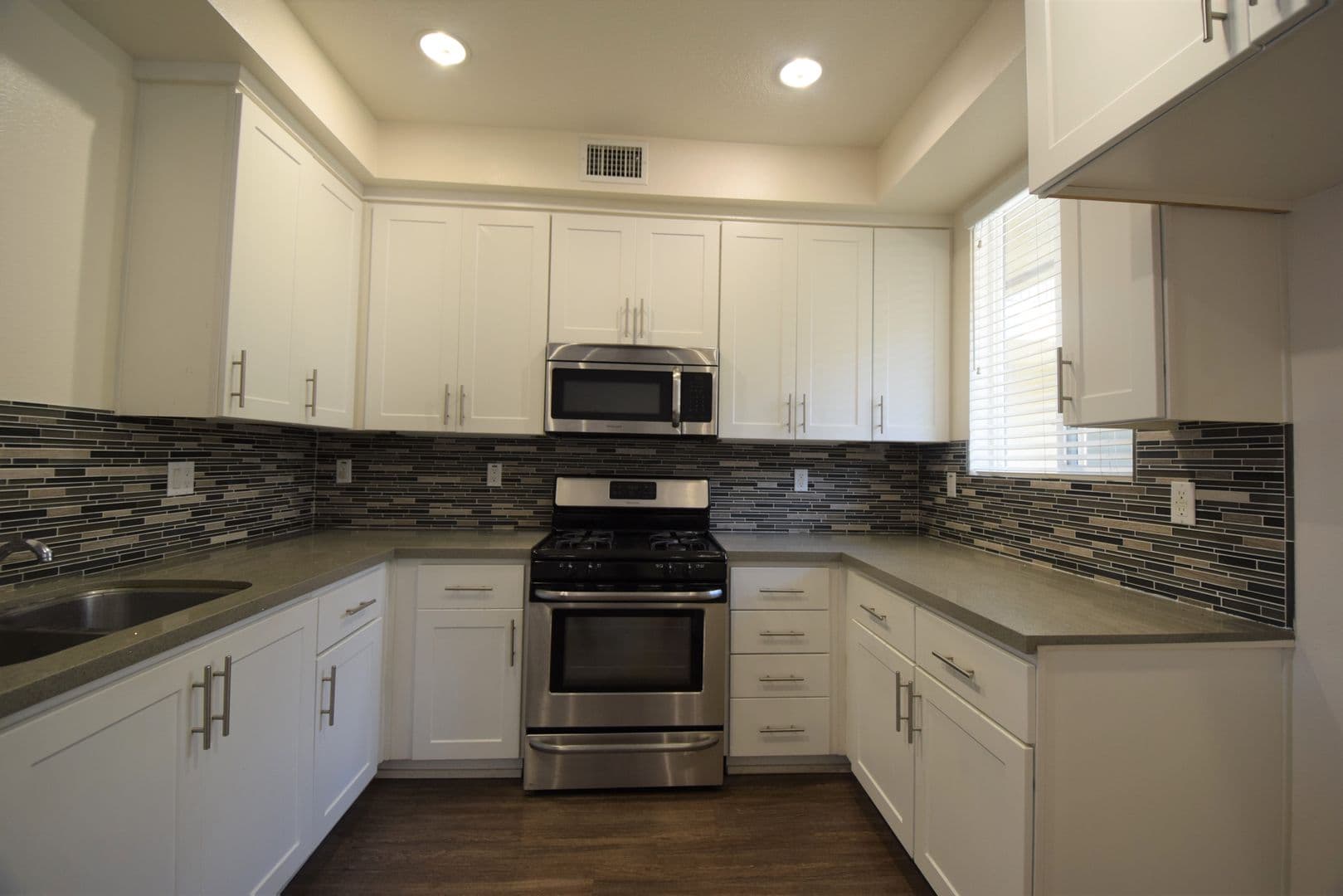 Panorama City Apartment: 7851 Ventura Canyon Avenue