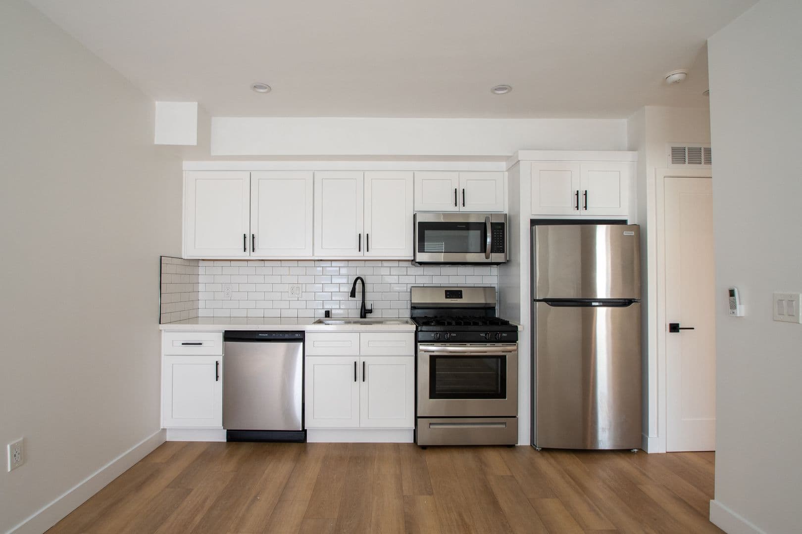 North Hollywood Apartment: 10855 Morrison Street