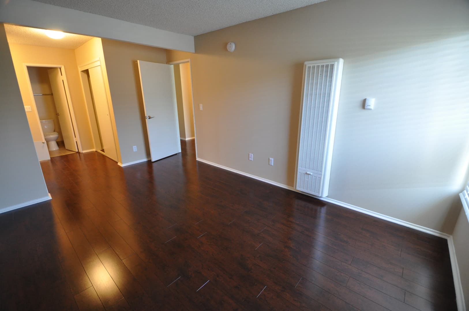 Van Nuys Apartment: 7350 Kester Avenue