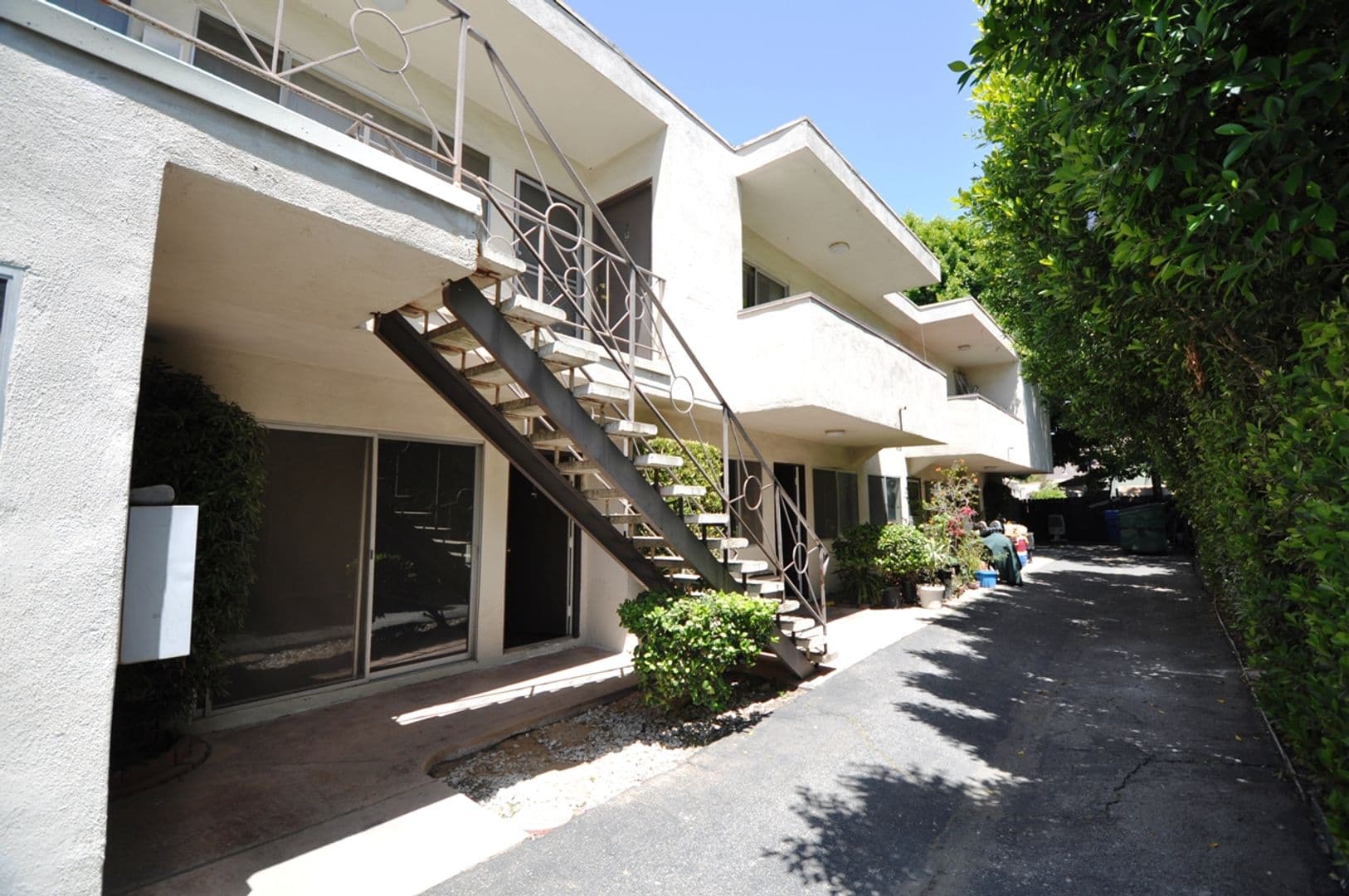 North Hollywood Apartment: 10855 Morrison Street