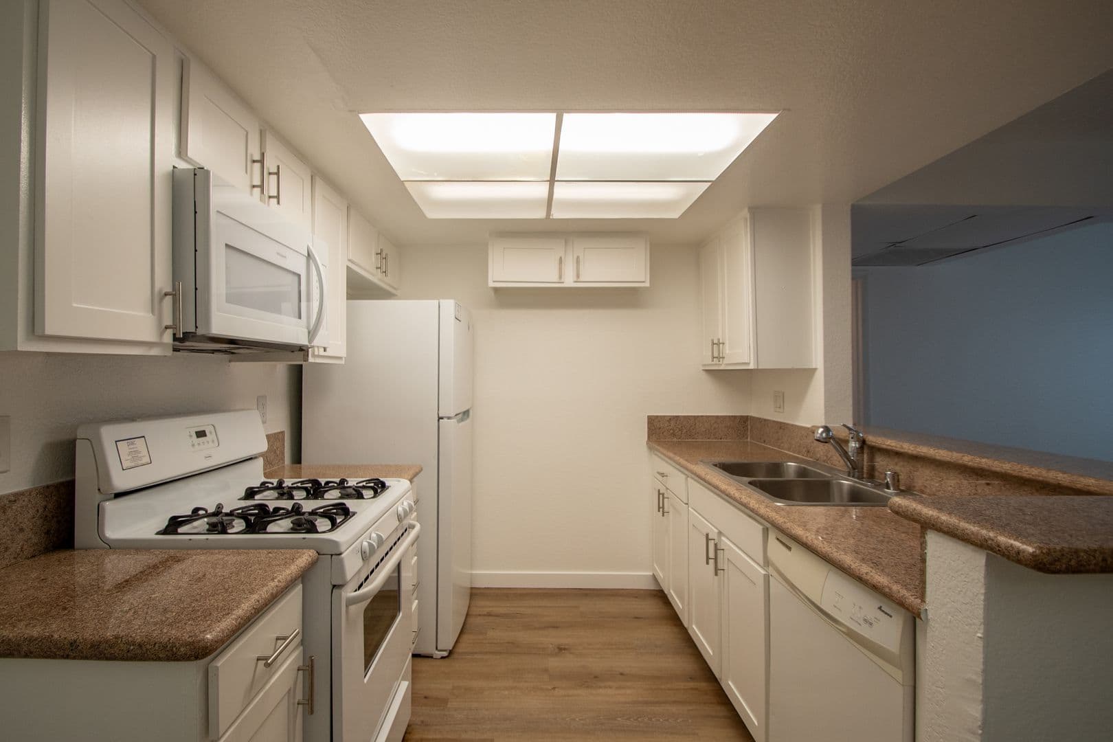 North Hollywood Apartment: 11416 Albers Street