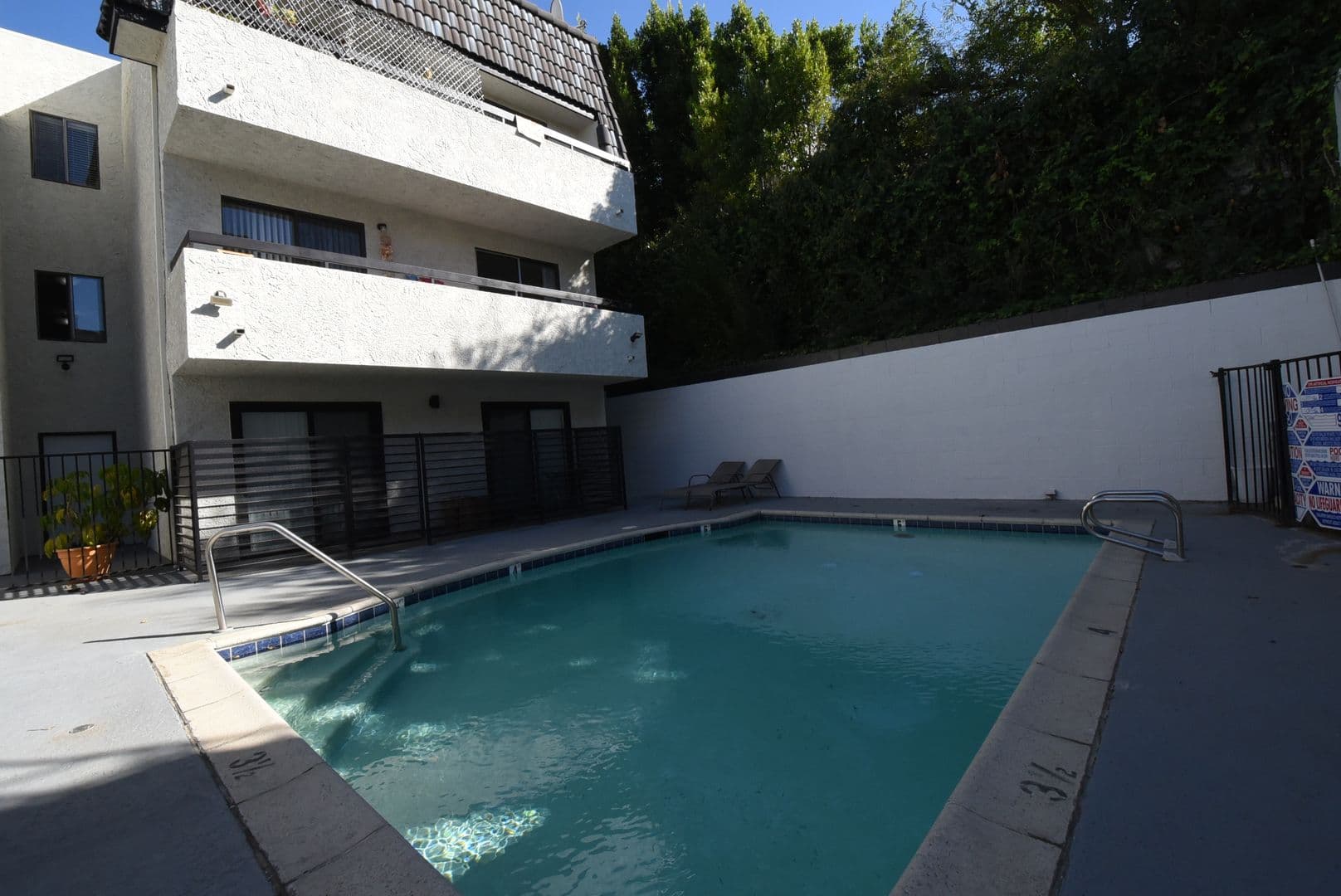 Studio City Apartment: 3960 Carpenter Avenue