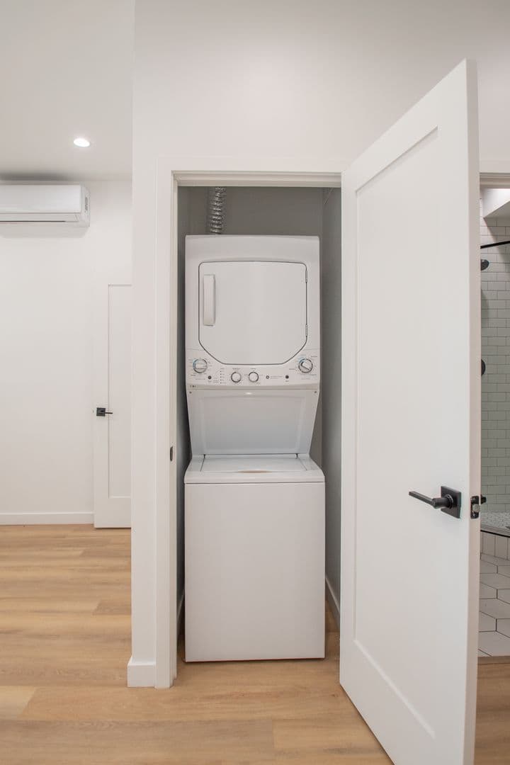 North Hollywood Apartment: 5754 Colfax Avenue