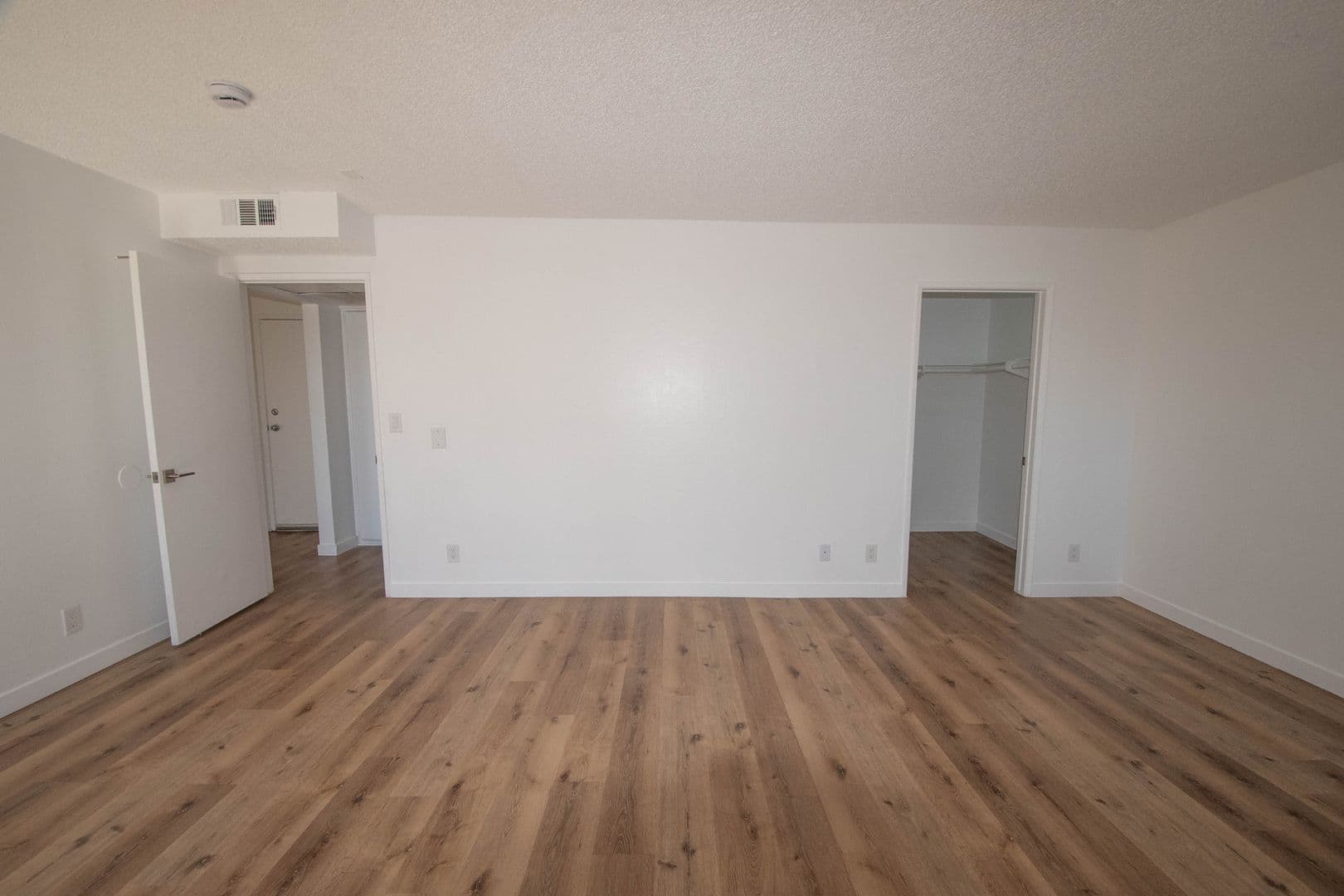 Canoga Park Apartment: 21350 Parthenia Street