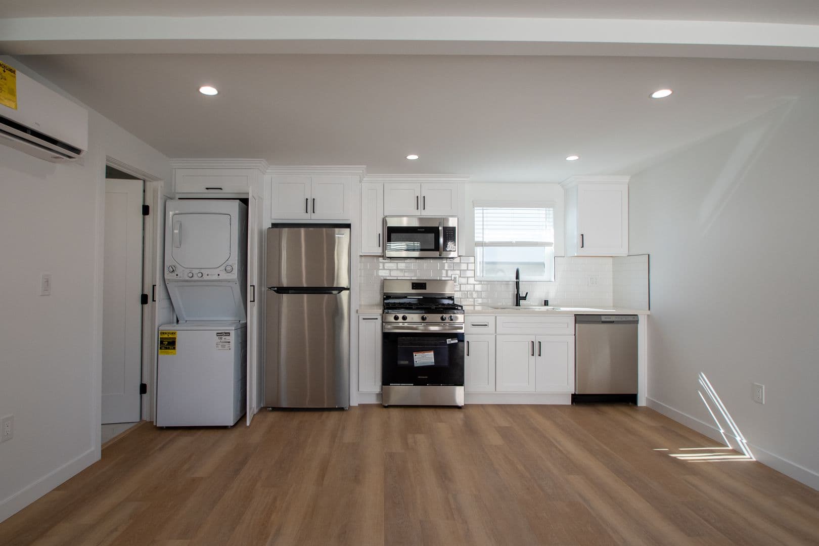 Los Angeles Apartment: 4224 Los Feliz Boulevard