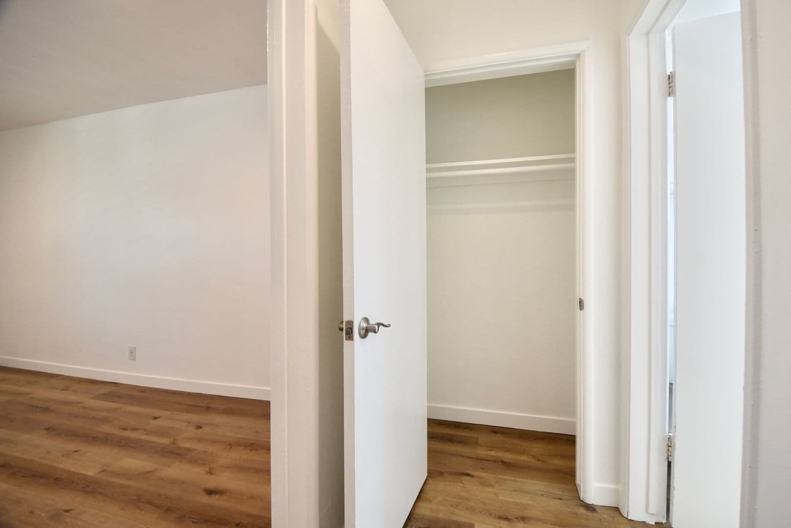 North Hollywood Apartment: 11054 Otsego Street