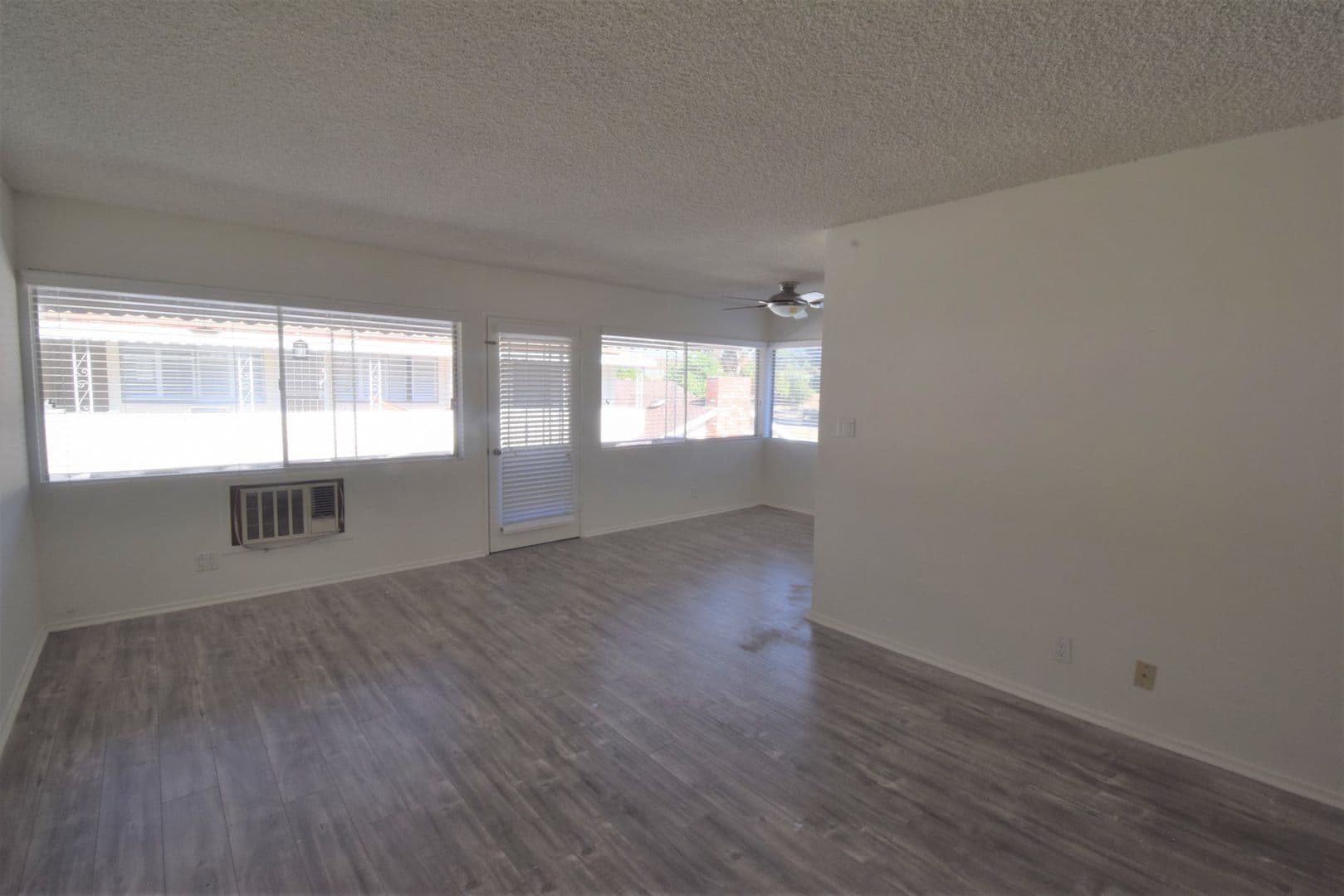 North Hollywood Apartment: 6665 Rhodes Avenue