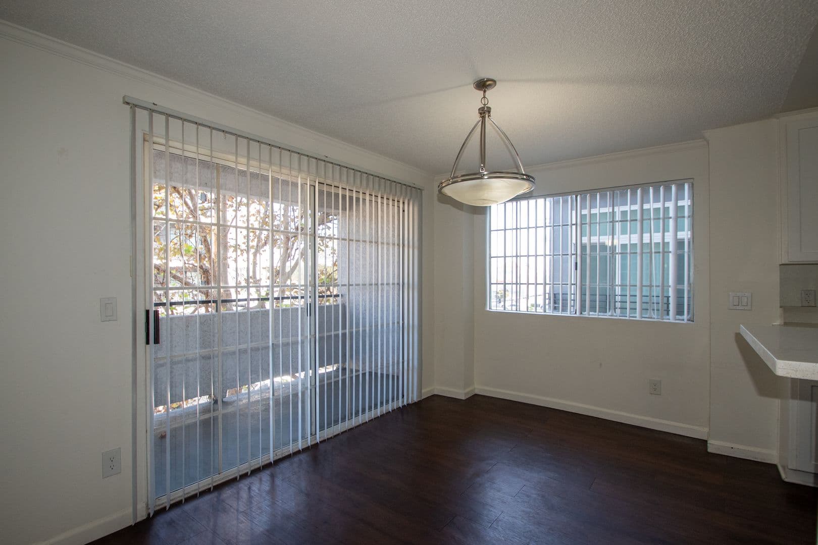 North Hollywood Apartment: 11030 Hartsook Street