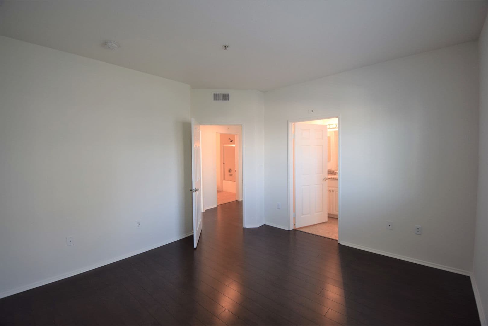 North Hollywood Apartment: 5500 Bonner Avenue