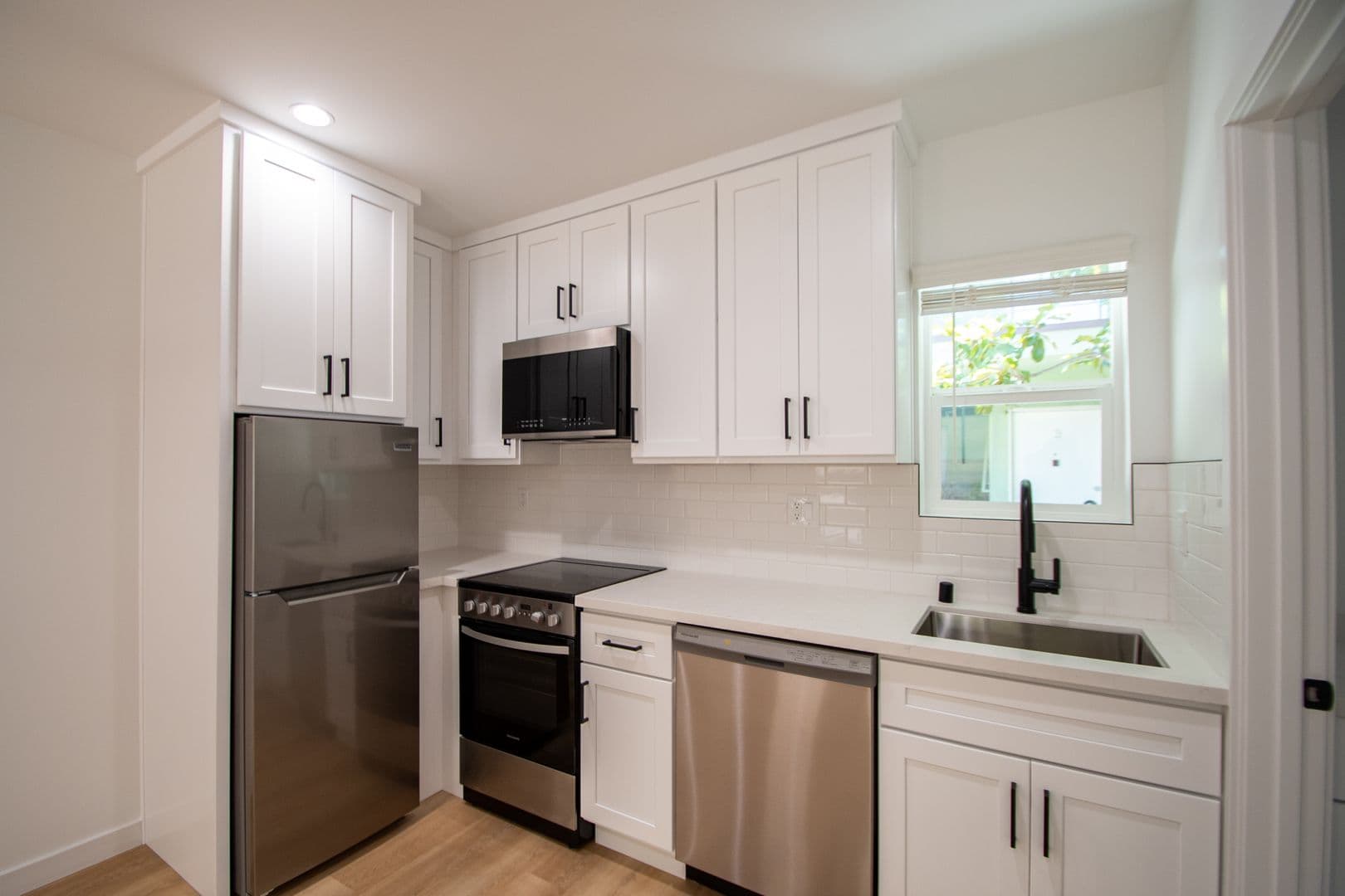 Newhall Apartment: 24347 Newhall Avenue