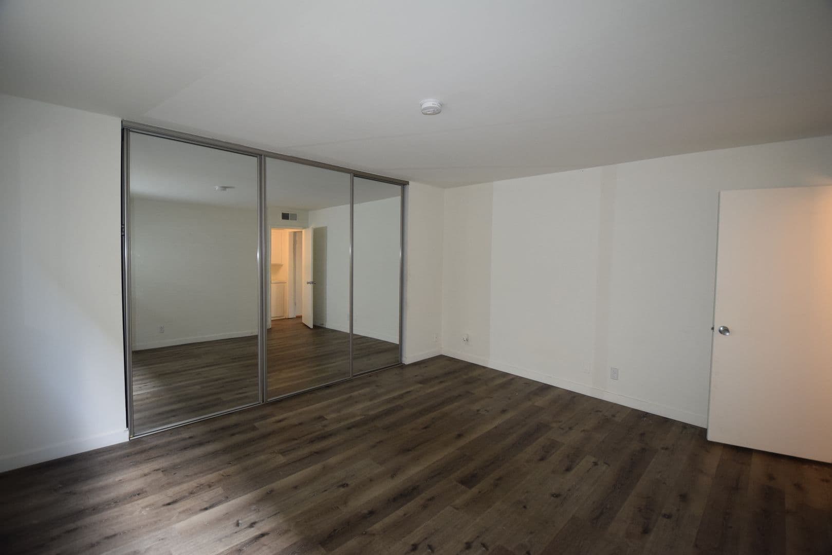 Sherman Oaks Apartment: 15128-44 Burbank Boulevard