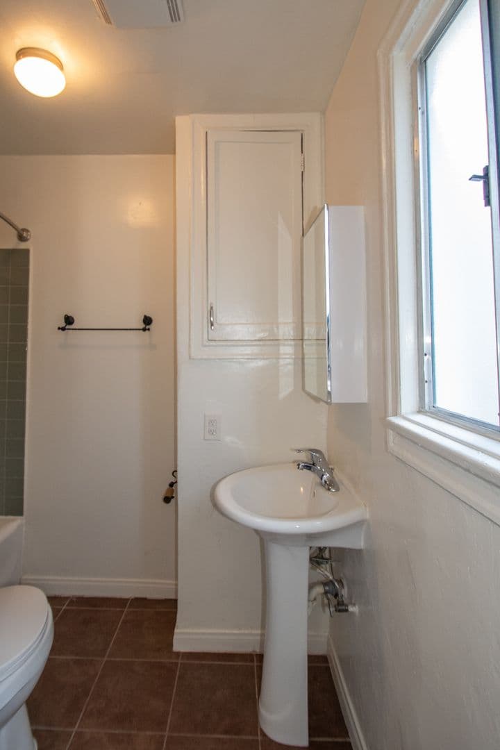 Los Angeles Apartment: 5212 Fountain Avenue