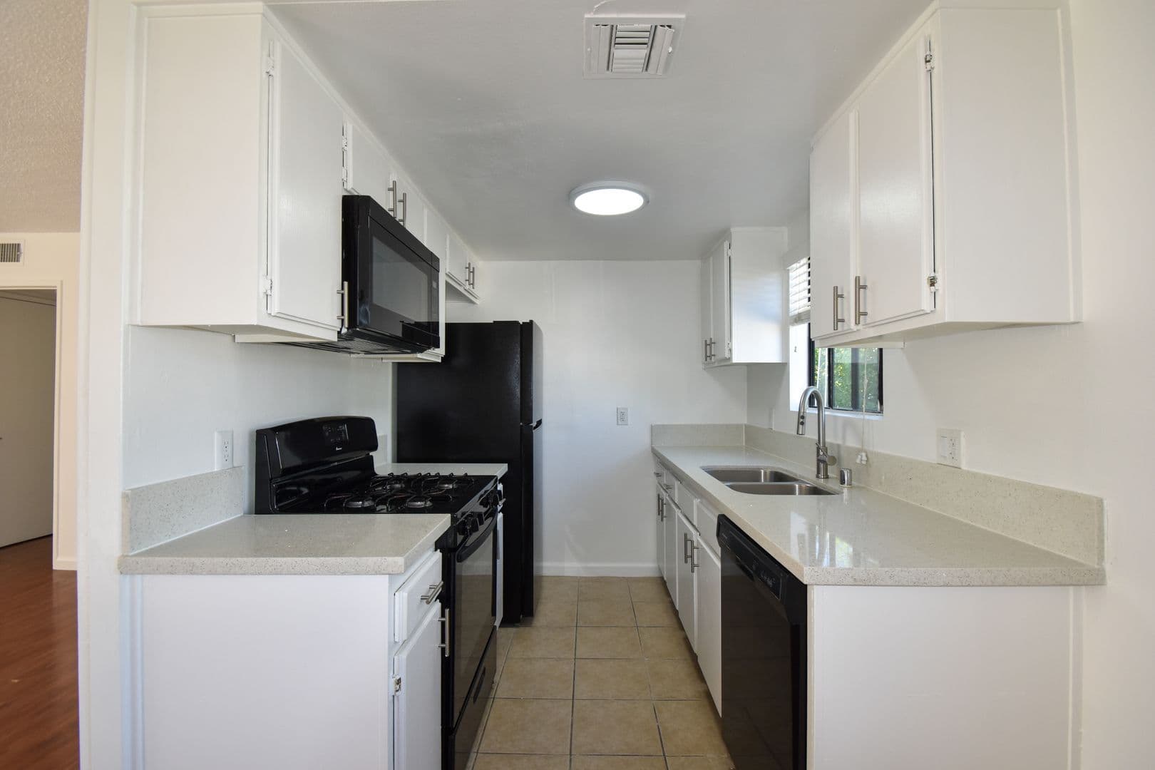 North Hollywood Apartment: 12338 Oxnard Street