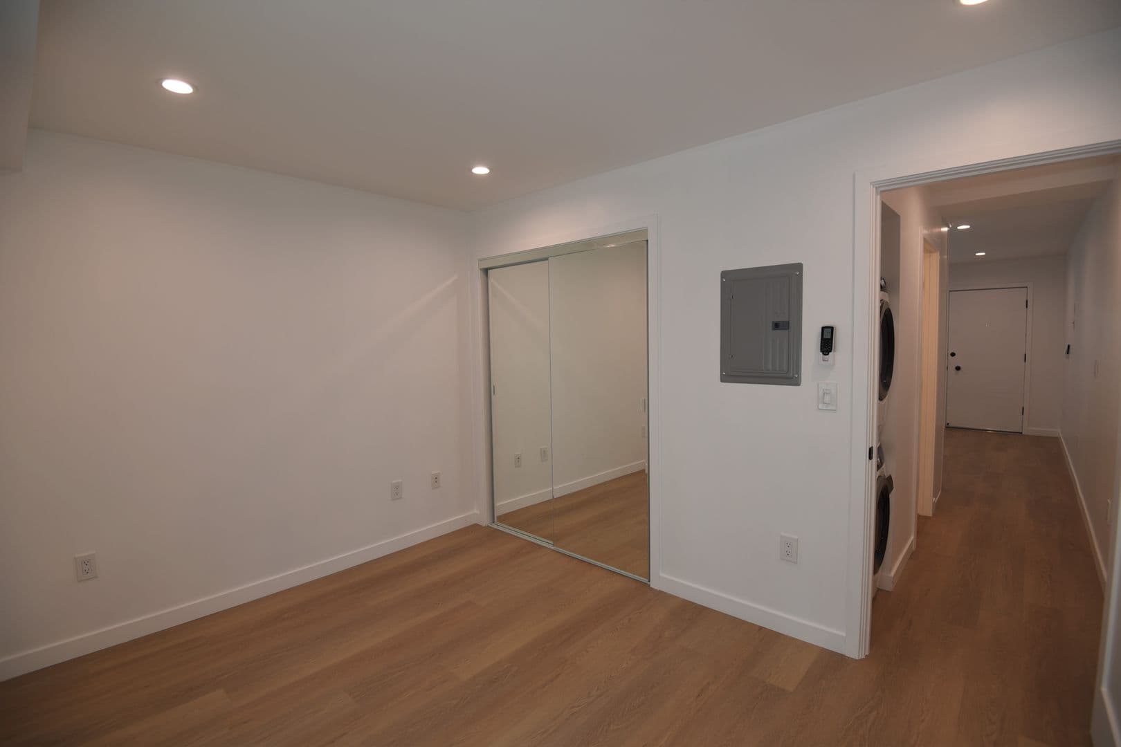 Van Nuys Apartment: 14142 Victory Boulevard