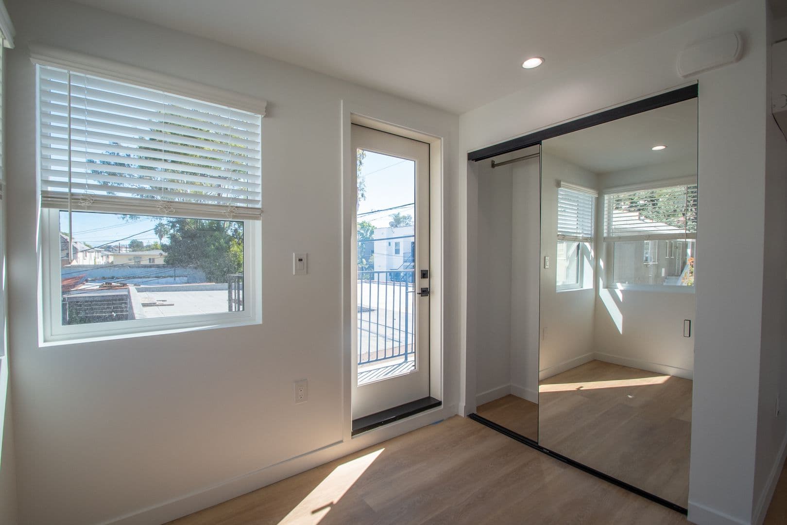 Los Angeles Apartment: 4224 Los Feliz Boulevard