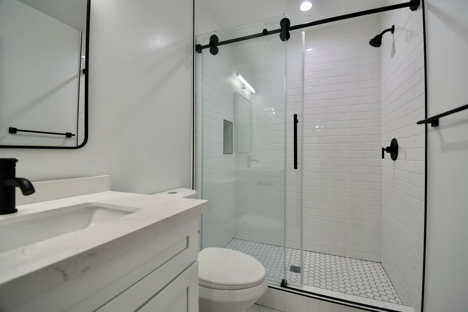 Los Angeles Apartment: 1507 Silver Lake Boulevard