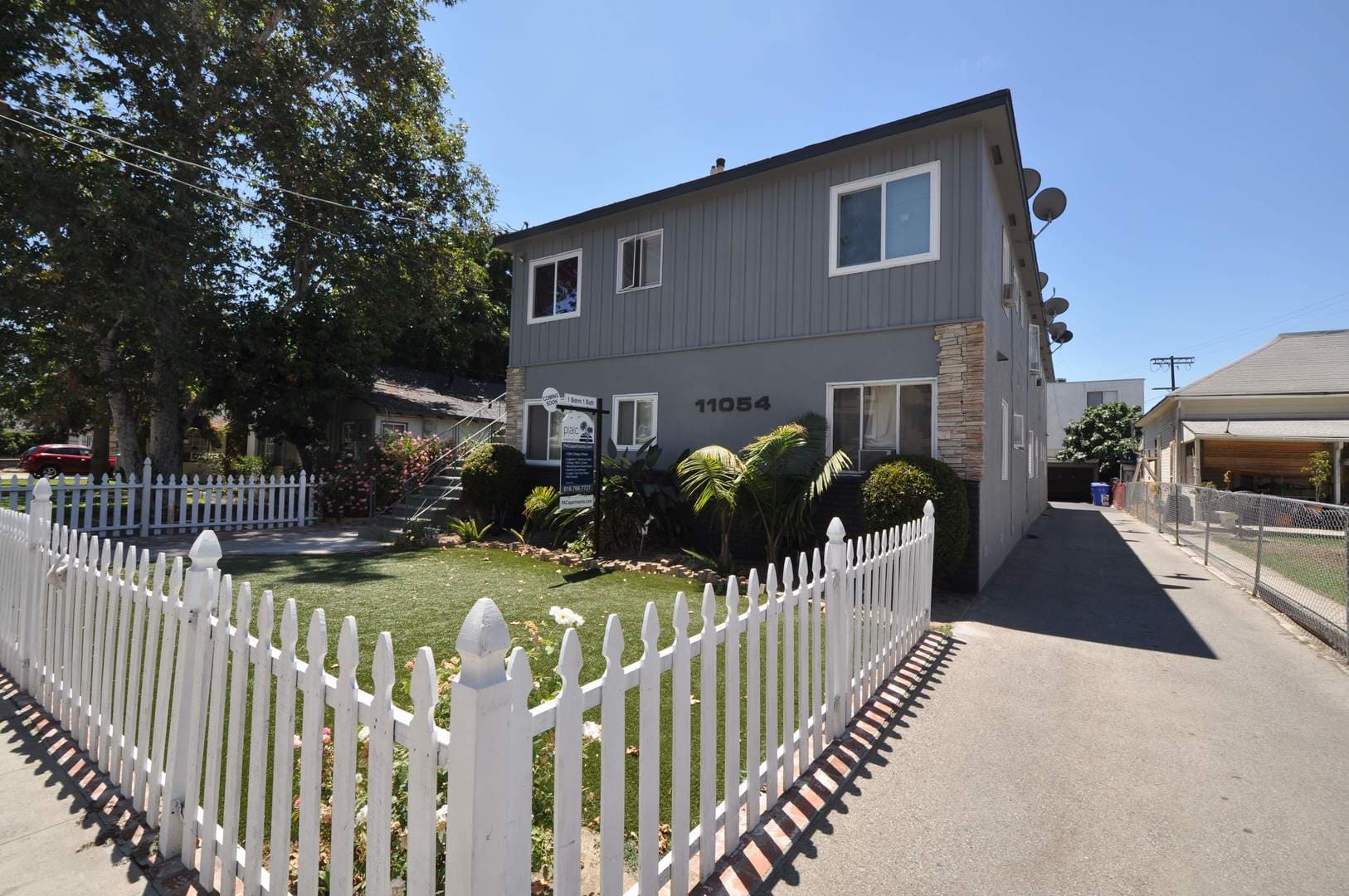 North Hollywood Apartment: 11054 Otsego Street