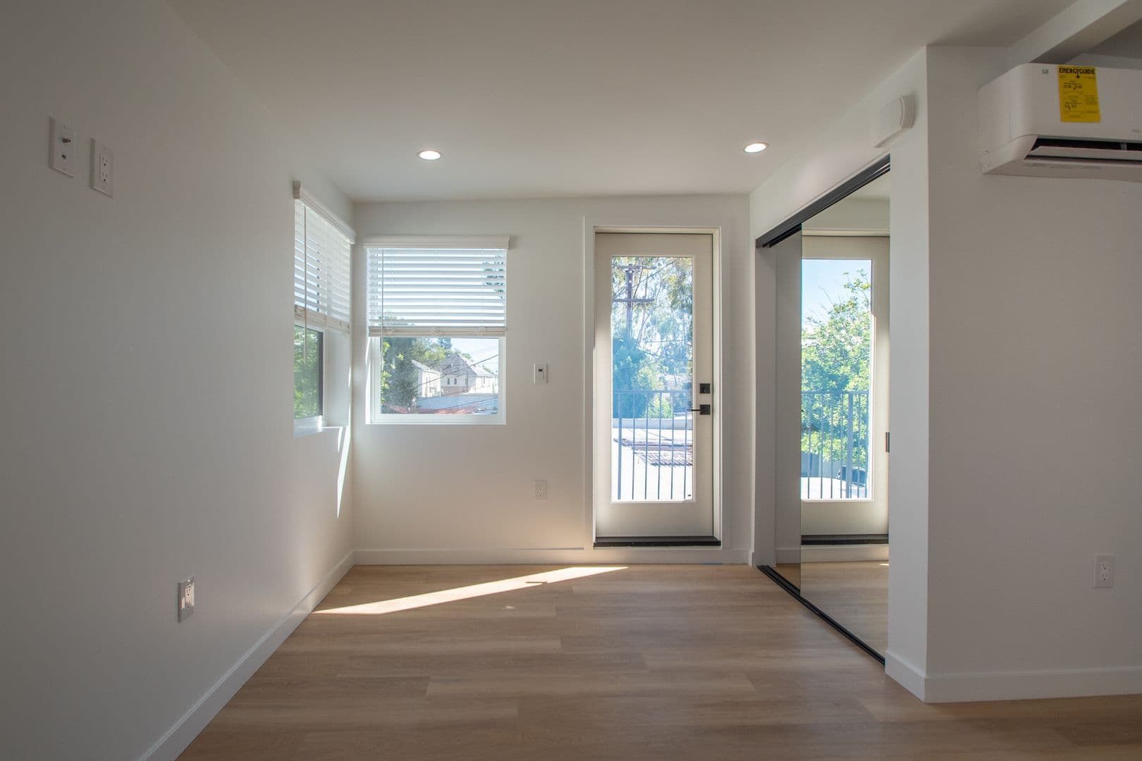 Los Angeles Apartment: 4224 Los Feliz Boulevard