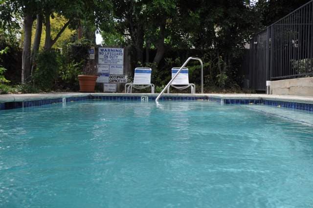 Valley Village Apartment: 5921 Whitsett Avenue
