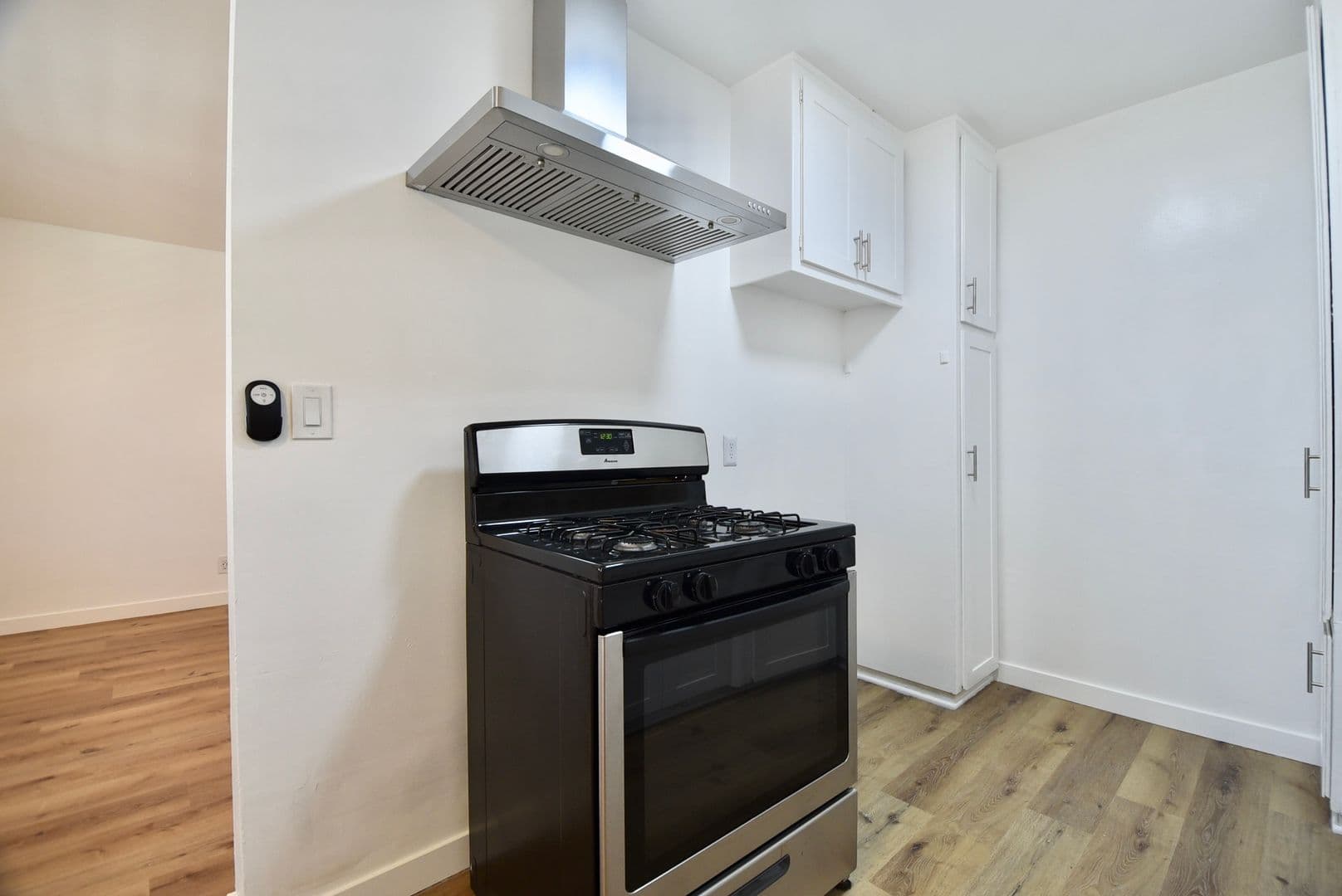 North Hollywood Apartment: 11054 Otsego Street