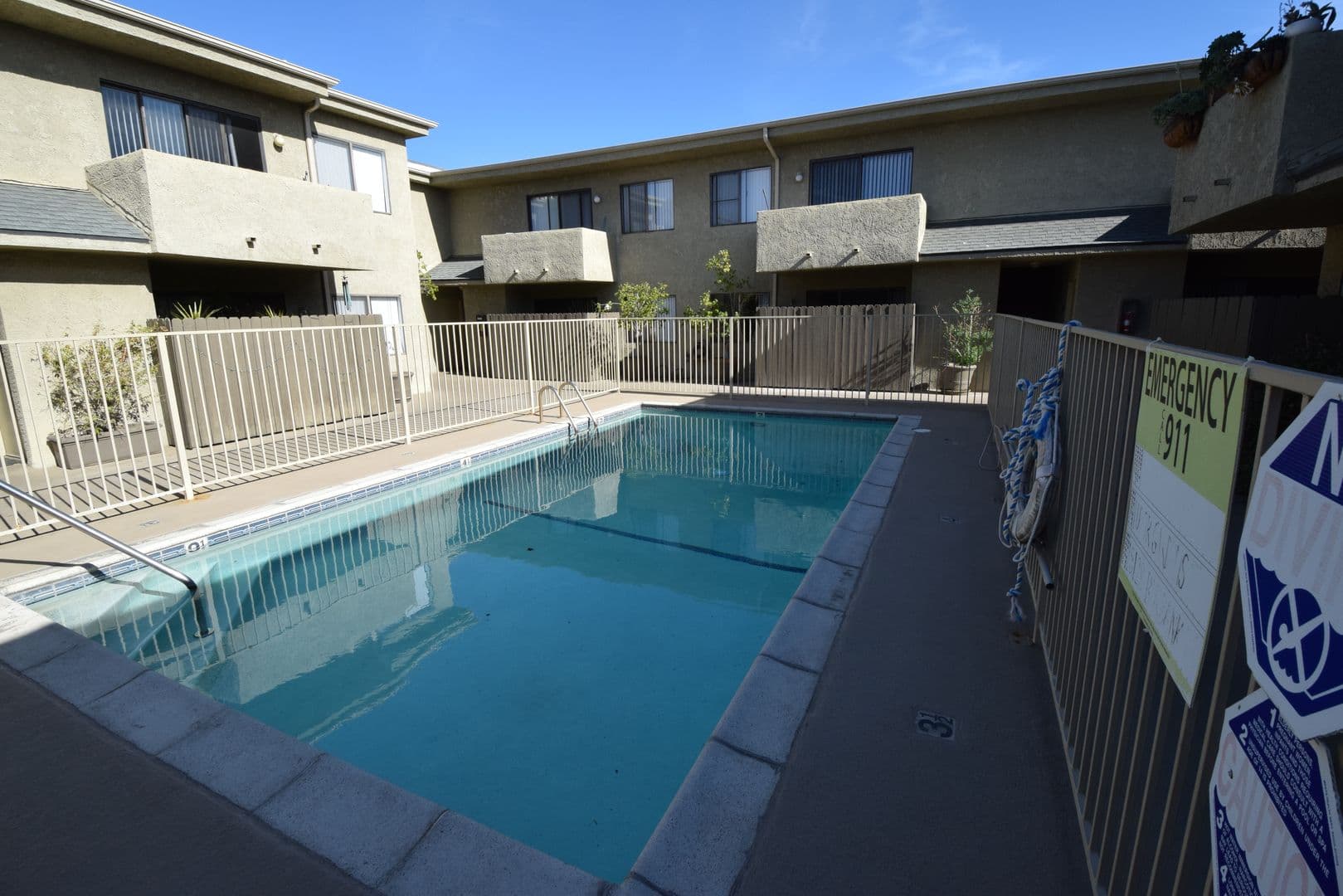 Sherman Oaks Apartment: 15128-44 Burbank Boulevard