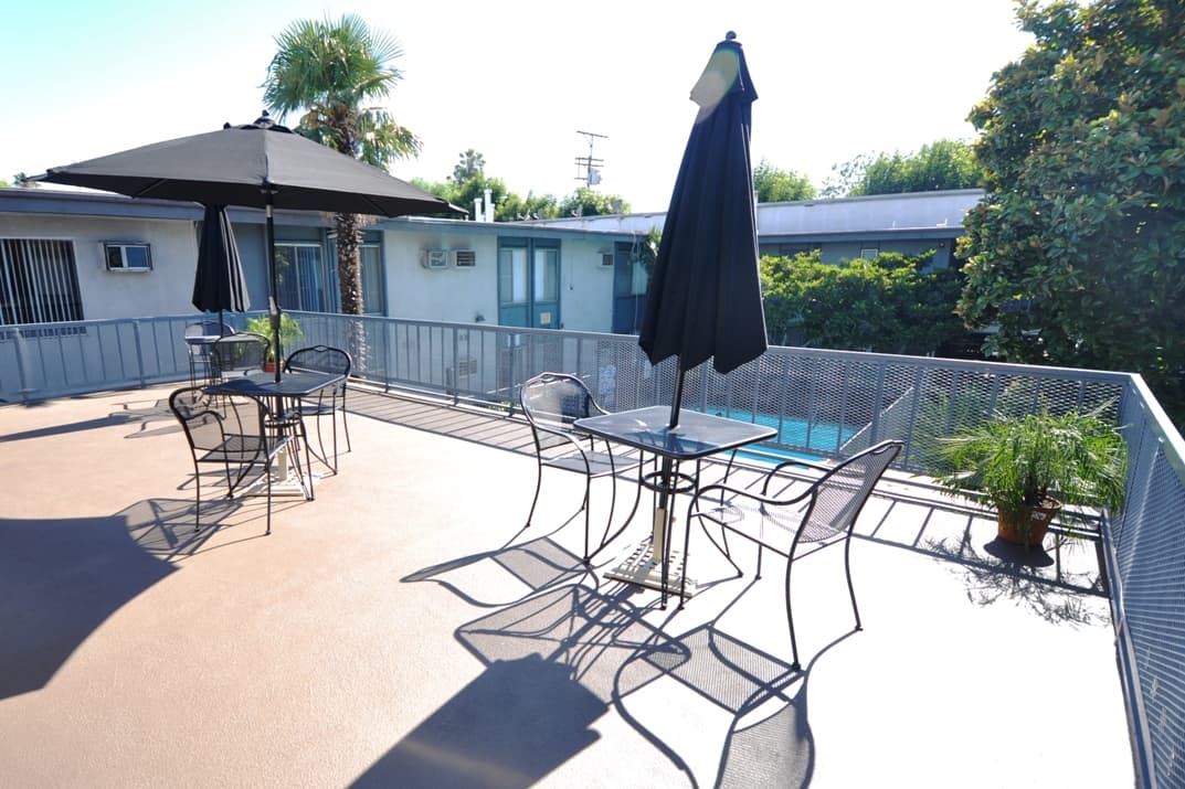 Van Nuys Apartment: 7350 Kester Avenue