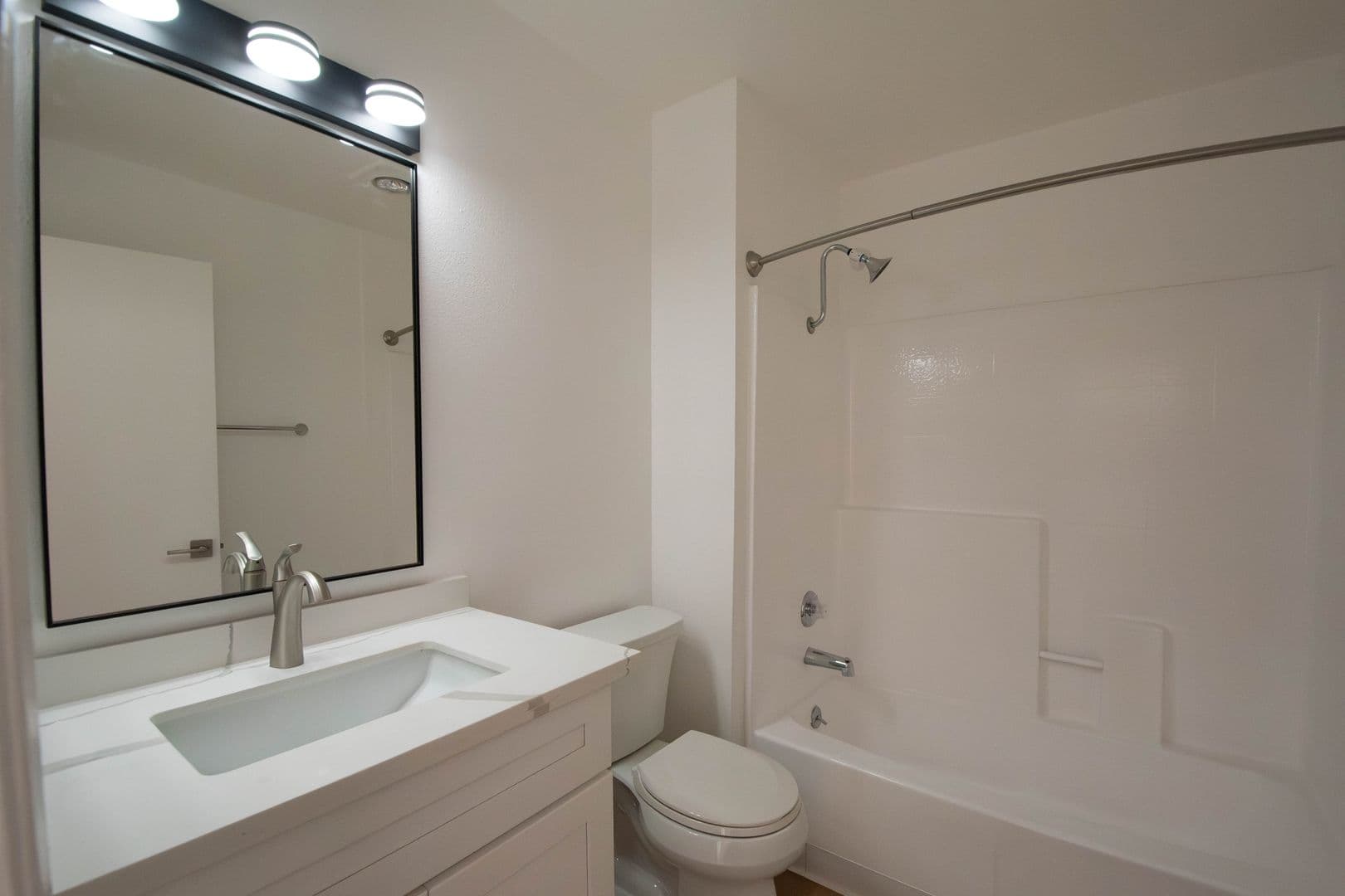 Canoga Park Apartment: 21350 Parthenia Street
