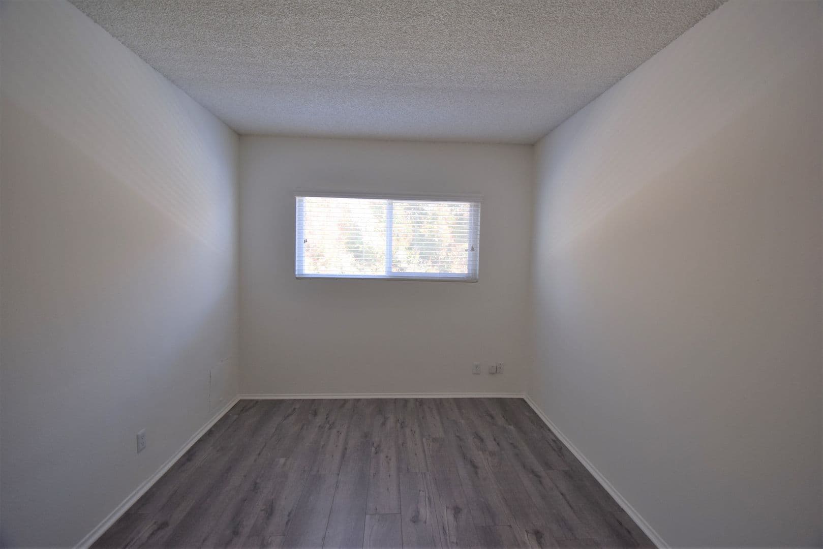 Van Nuys Apartment: 14142 Victory Boulevard